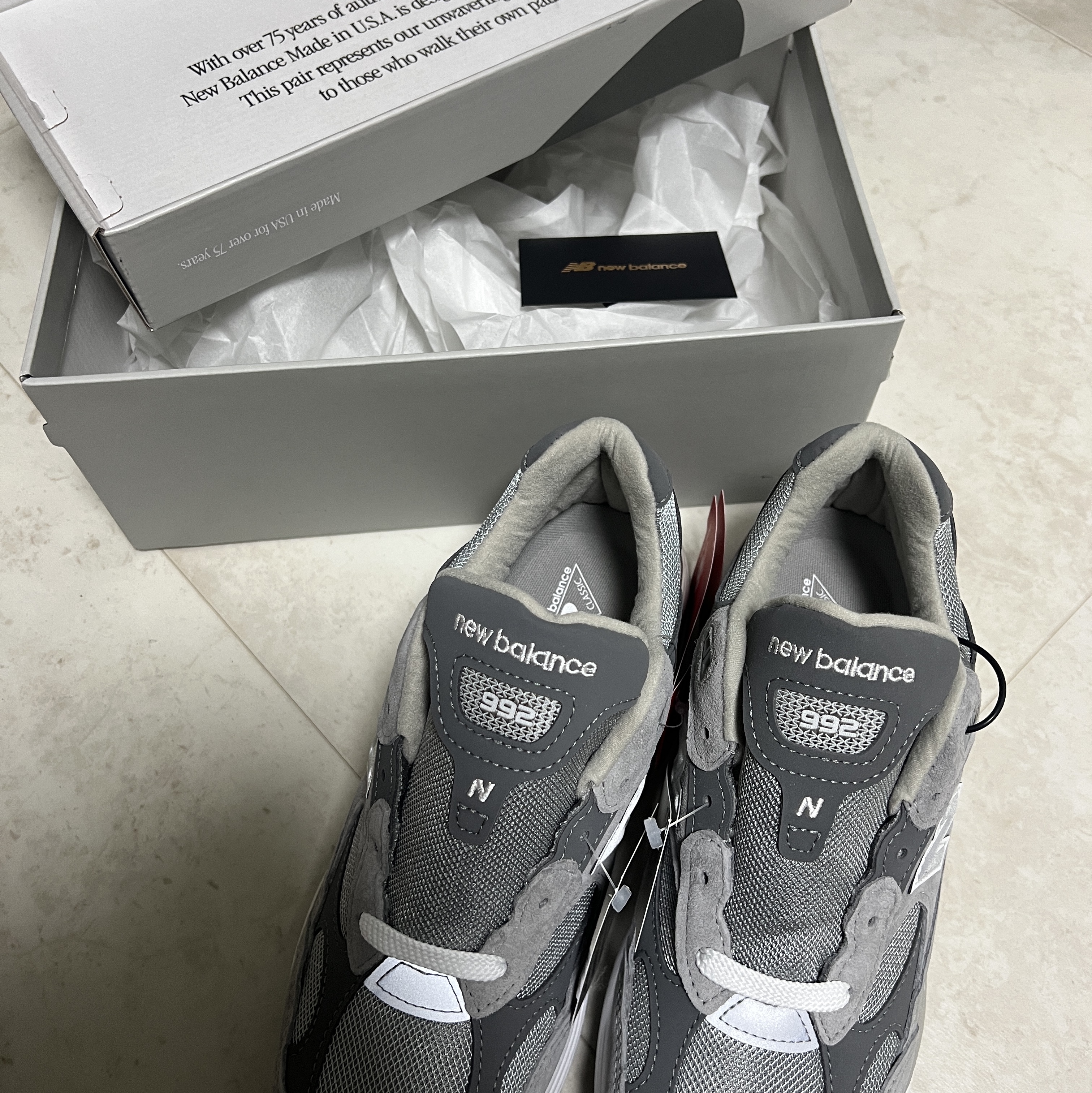 New Balance 992 Made in USA Core Grey Silver Metallic, Polyteru Human Index index 1/2 Cargo Pants Black 착용 스타일 - 4