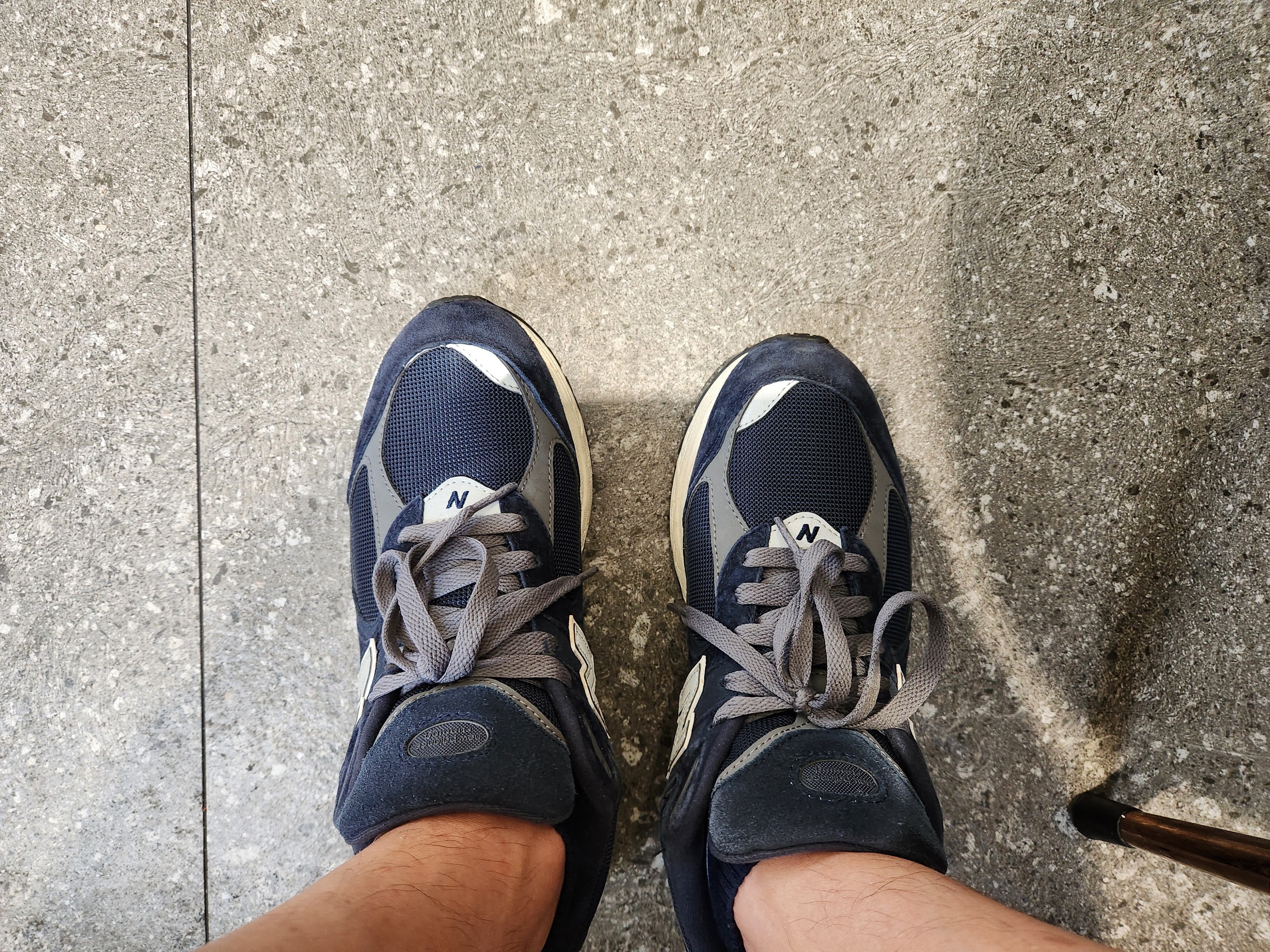 New Balance 2002R Eclipse Castlerock 착용 스타일