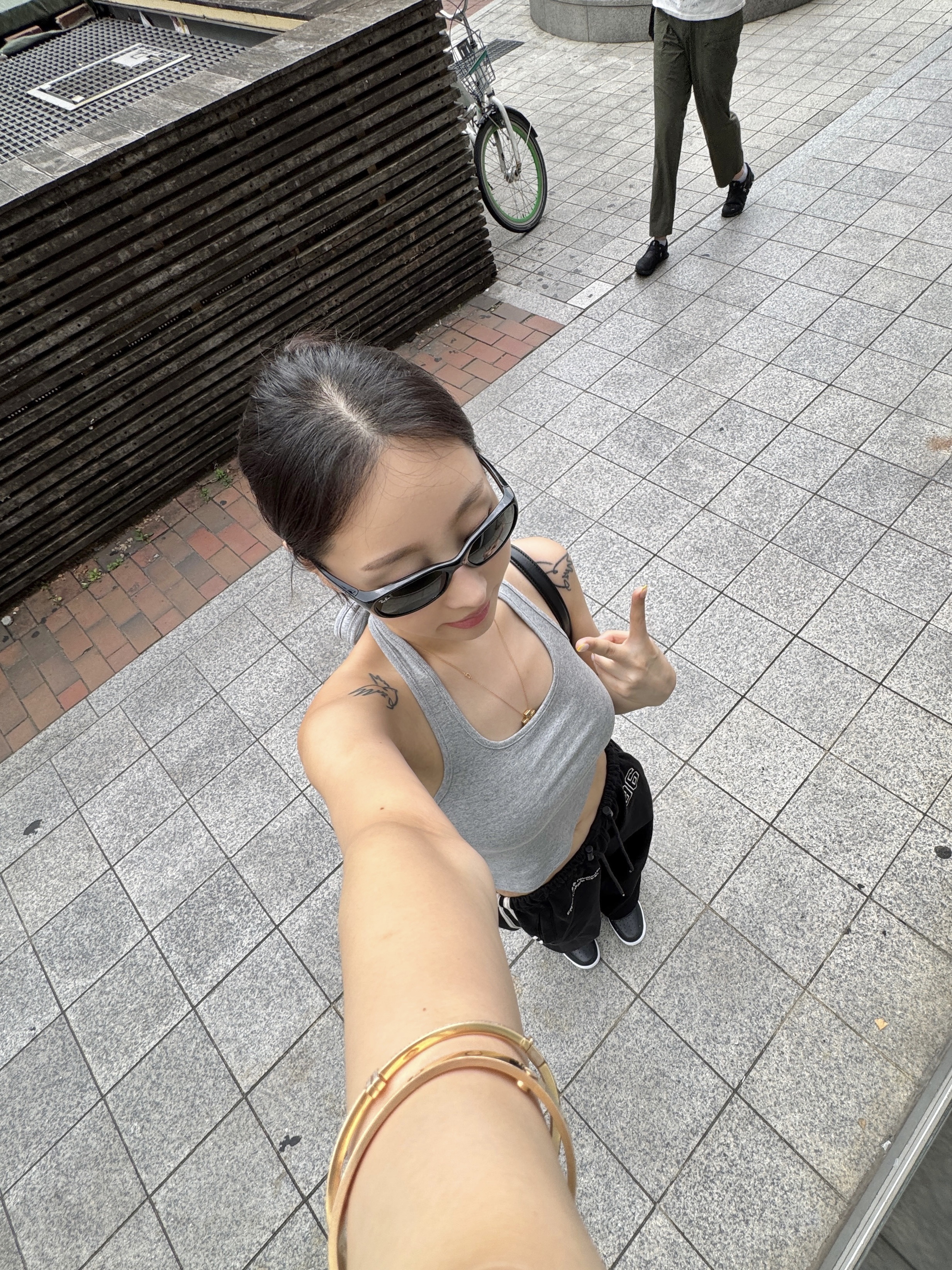 Nike x Peaceminusone Air Force 1 Low Para-Noise, Ray-Ban DADDY-O II Polished Black Frame Green Classic G-15 Lenses 착용 스타일 - 2