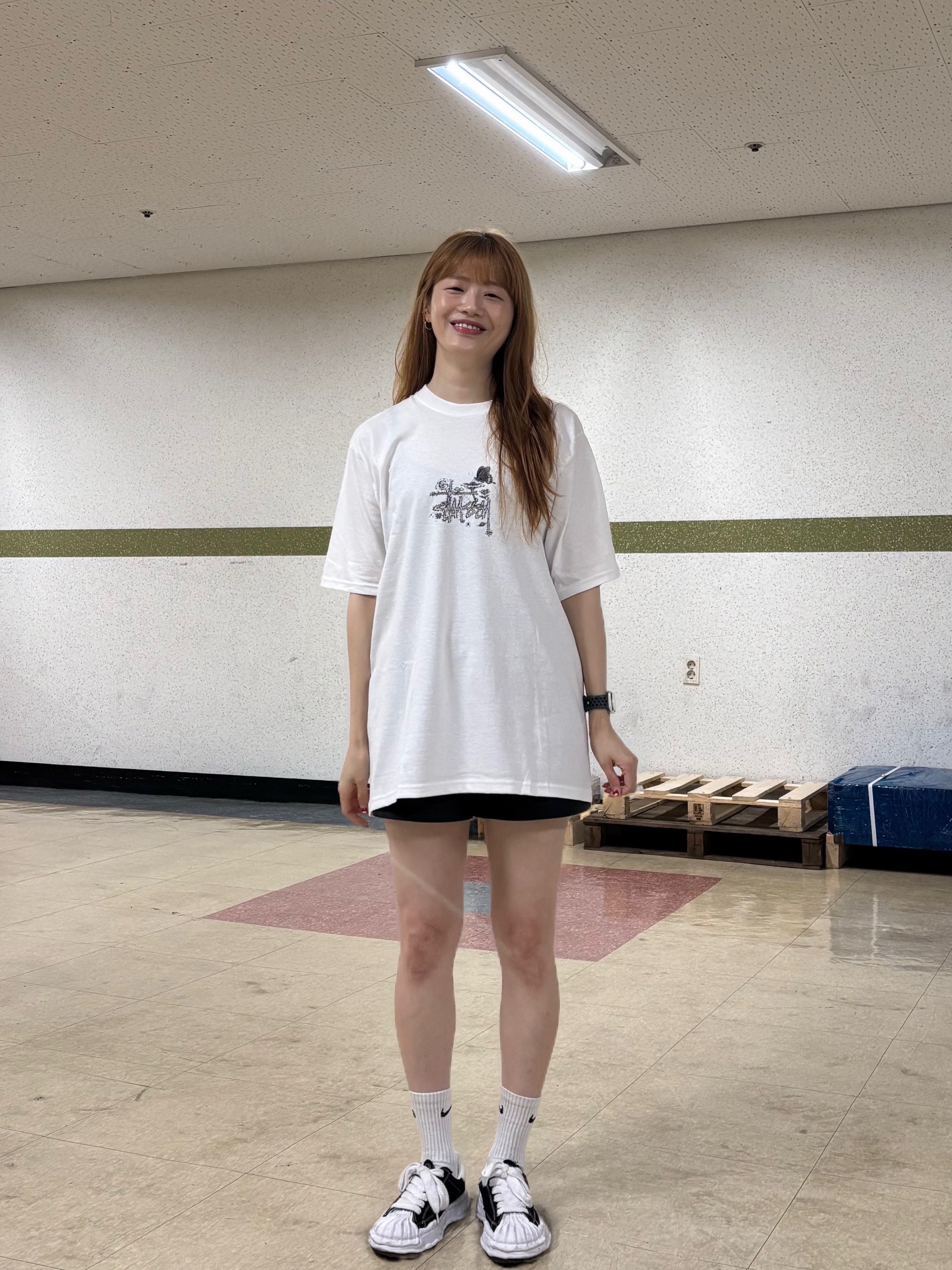 Stussy In Bloom T-Shirt White, Maison Mihara Yasuhiro Blakey OG Sole Canvas Low-top Sneakers Black White 착용 스타일 - 2