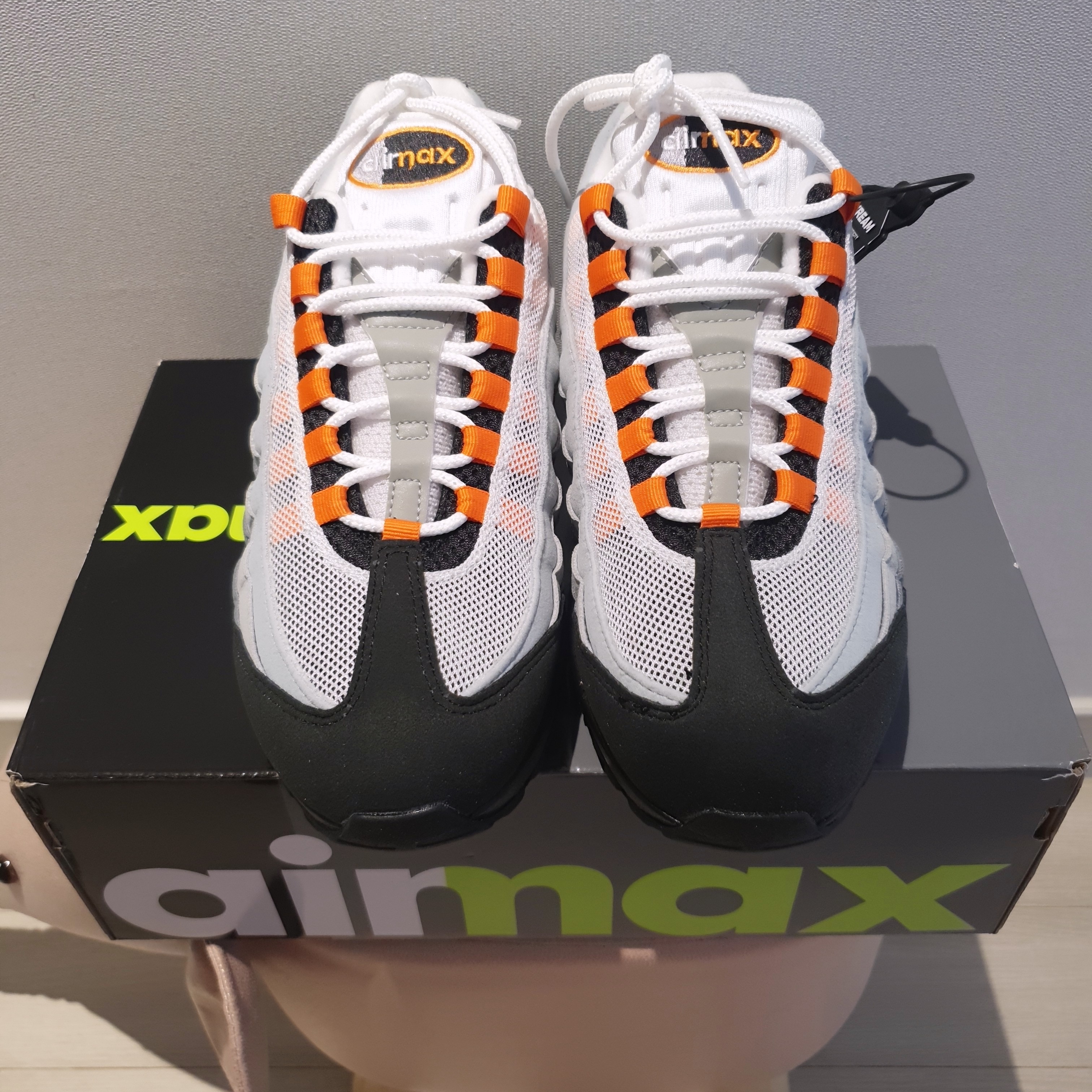 Nike Air Max 95 OG Bright Mandarin 착용 스타일 - 1