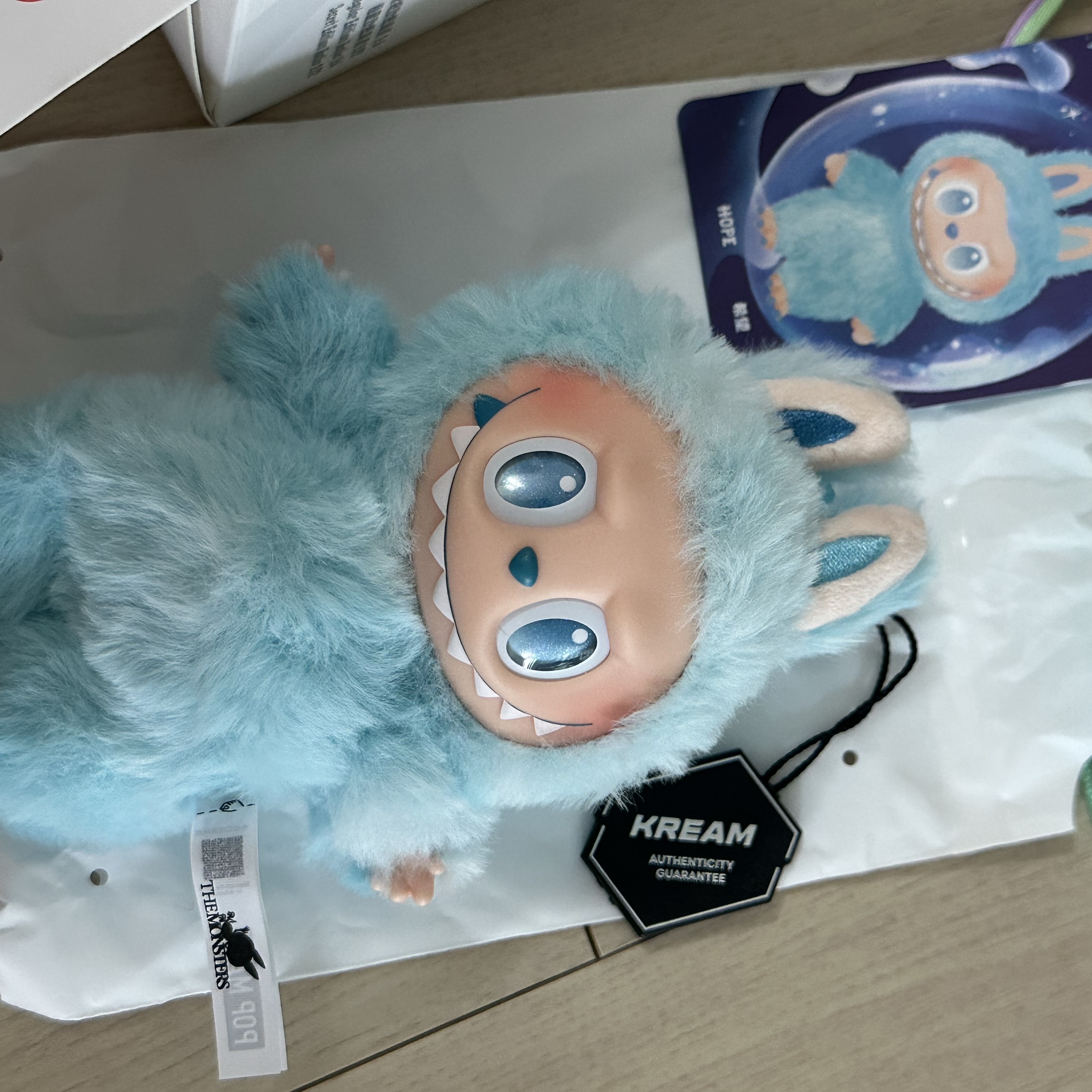 Pop Mart Labubu The Monsters Highlight Series Hope Keyring (Opened Case), Pop Mart Labubu The Monsters Highlight Series Love Keyring (Opened Case) 착용 스타일 - 2