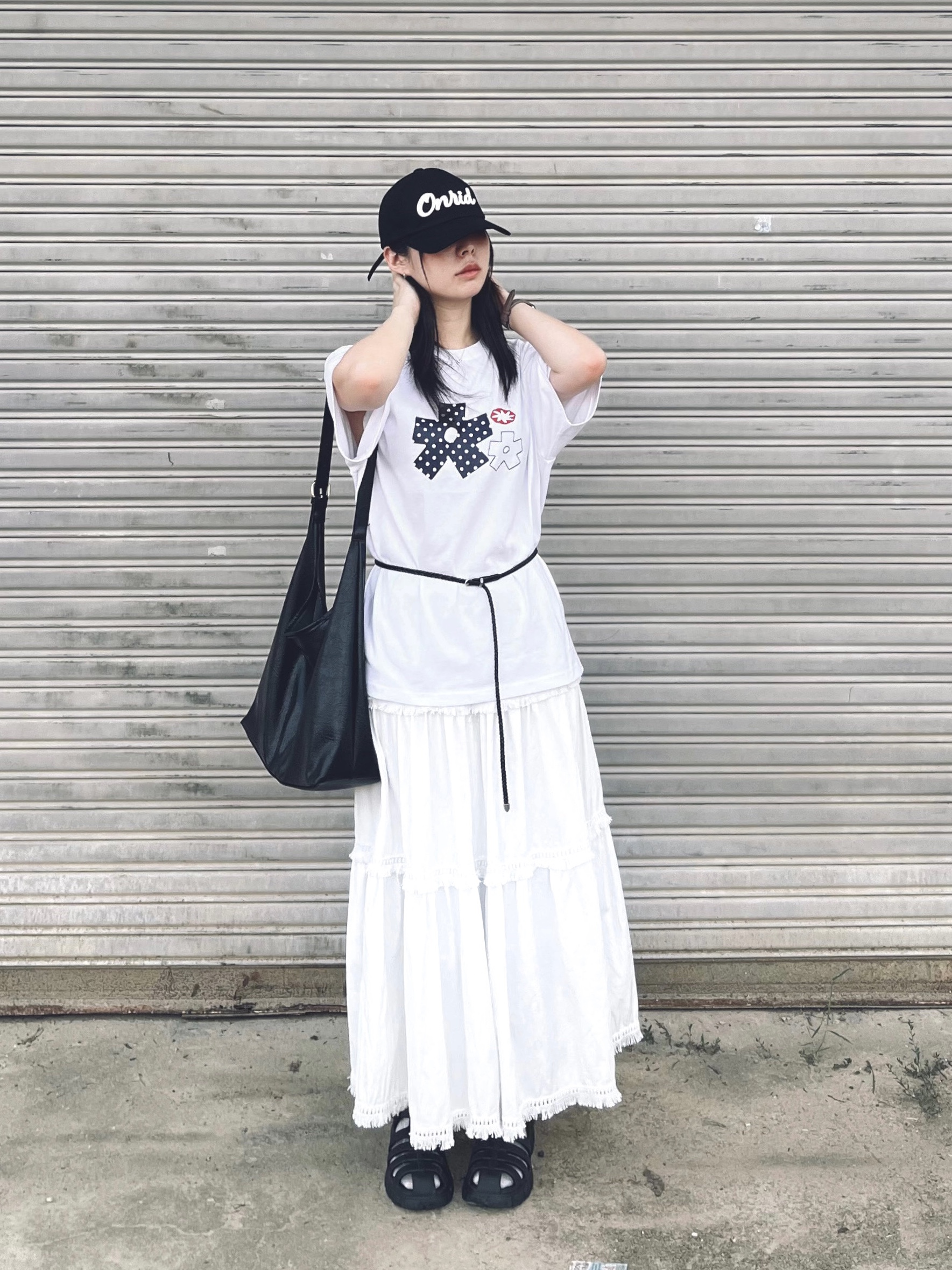 SLOW RECORD HOUSE Polka Dot Star T-Shirt White 착용 스타일 - 3