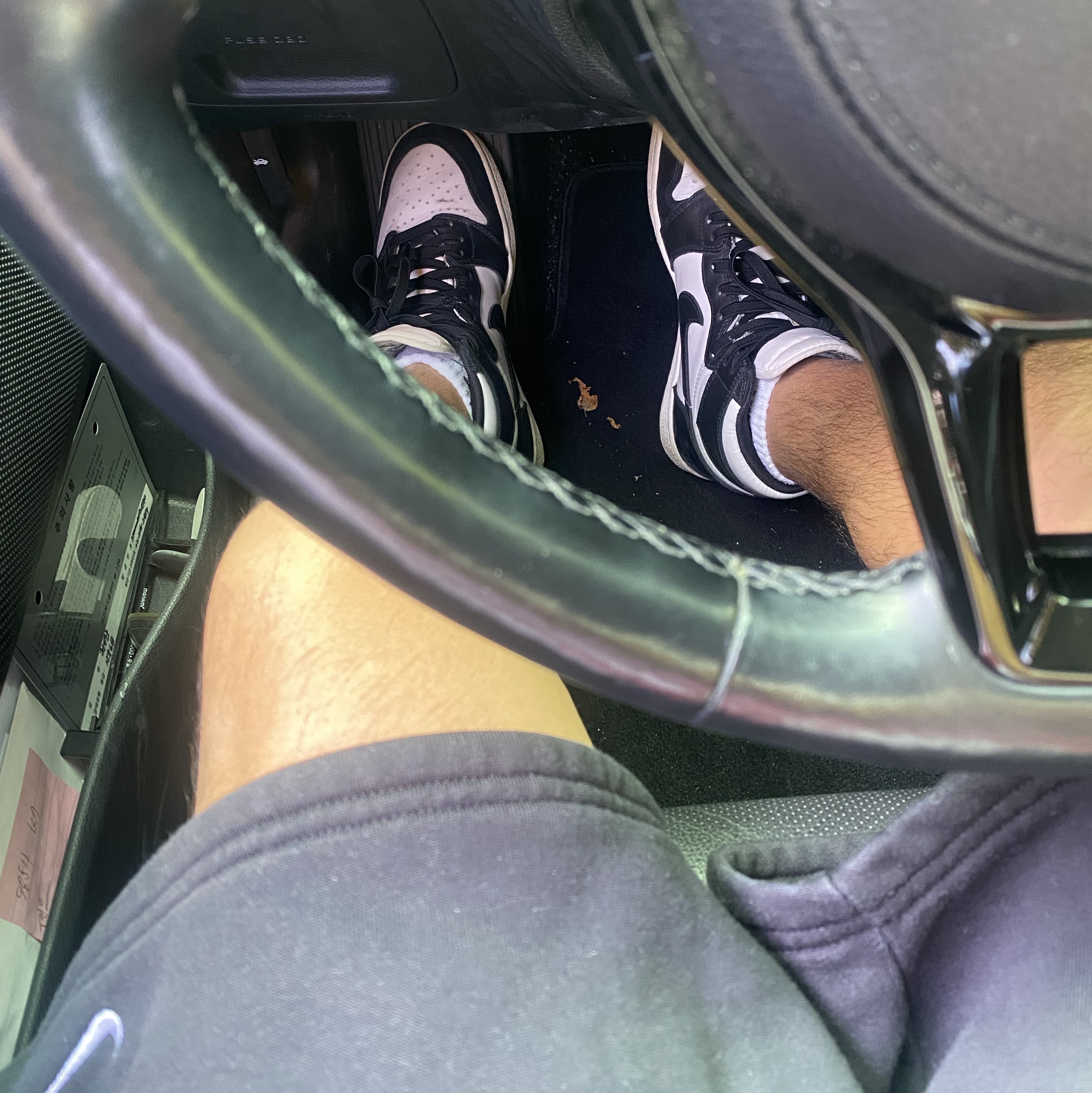 Nike NRG Solo Swoosh Fleece Shorts Black - Asia, Jordan 1 High 85 Black White 착용 스타일
