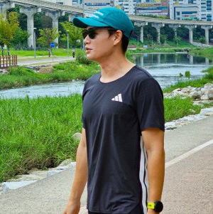 [KREAM 단독] runwhither Mesh Cap Green 착용 스타일