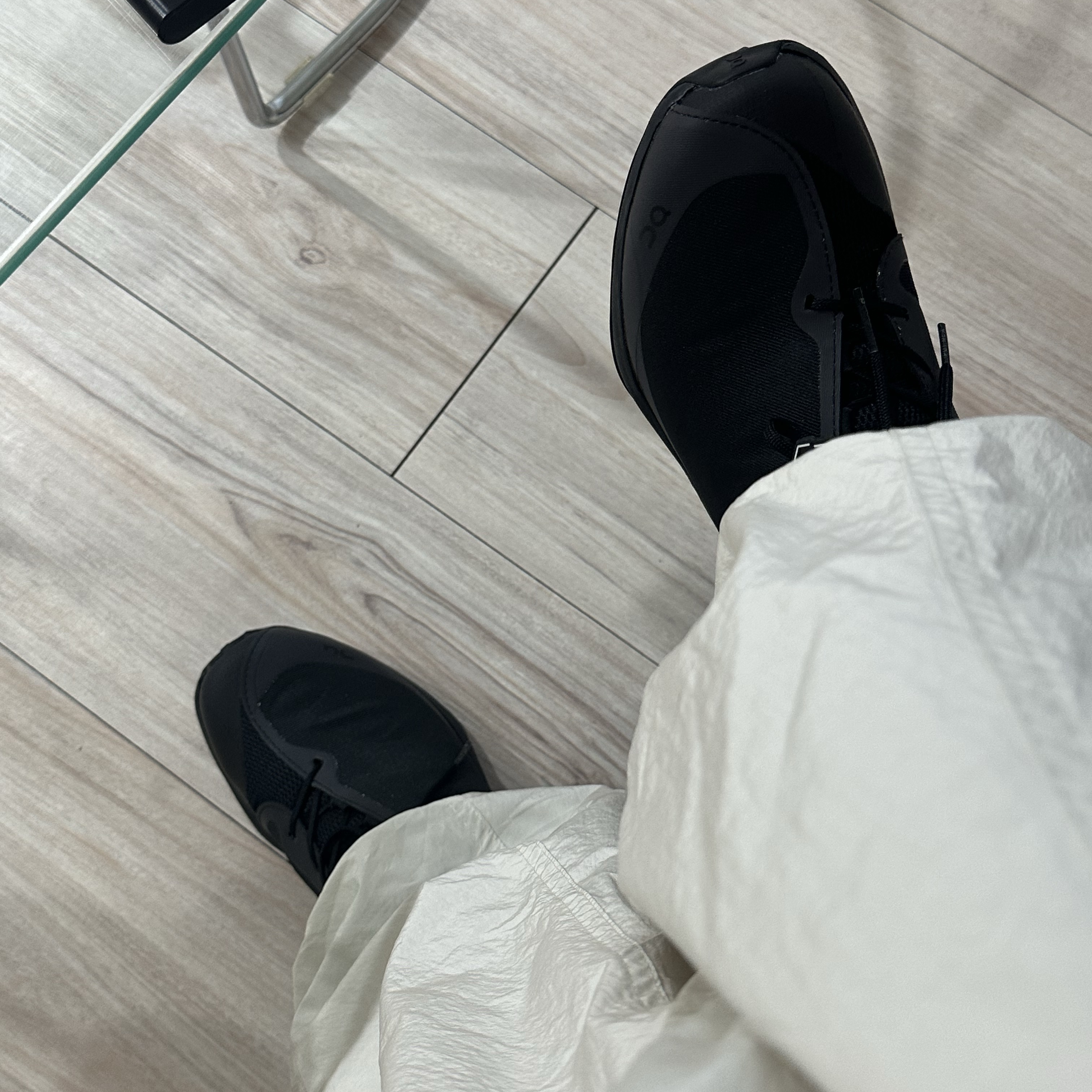 (W) On Running x Post Archive Faction (Paf) Cloudventure Peak All Black 착용 스타일 - 1
