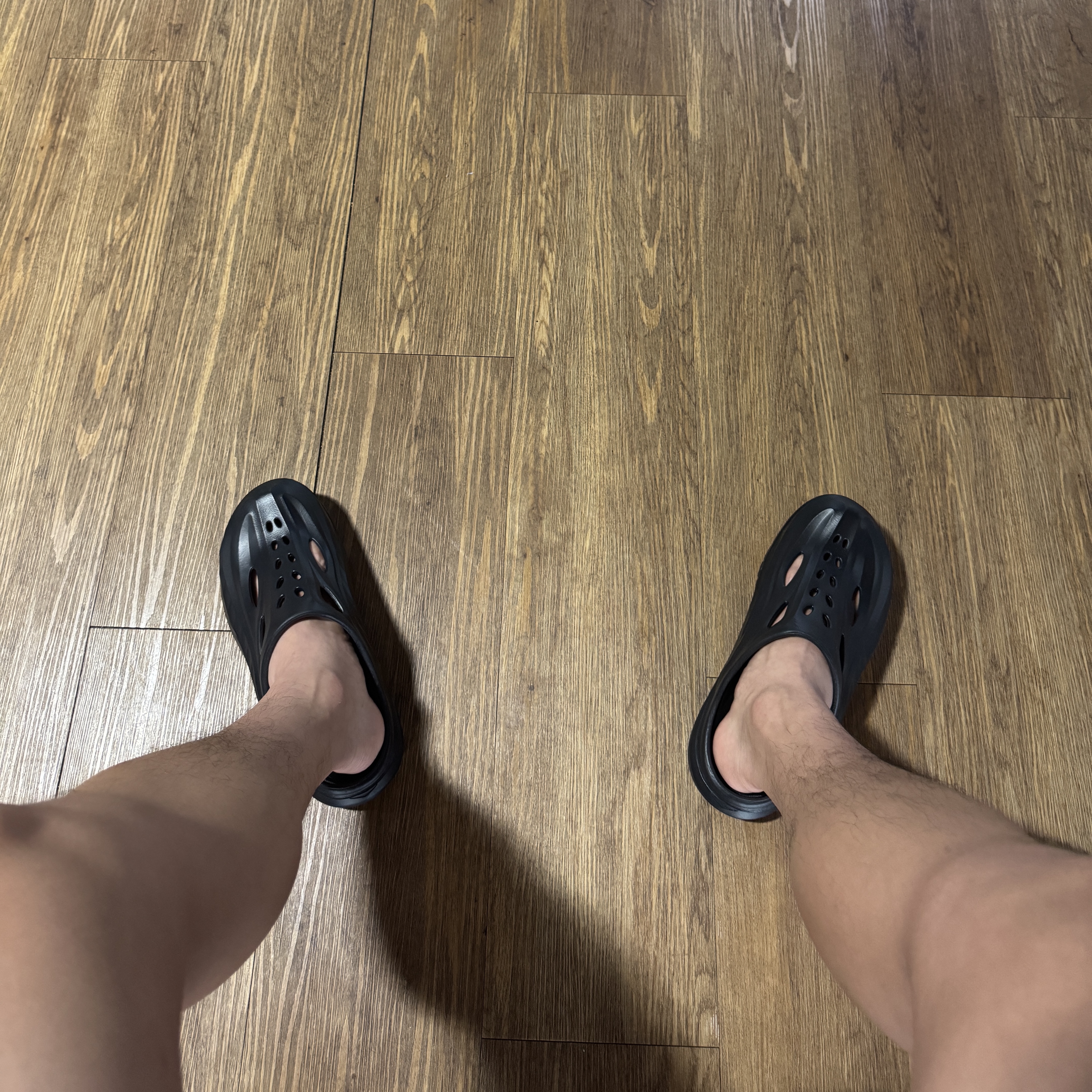 Hoka Ora Recovery Mule Black 착용 스타일 - 2