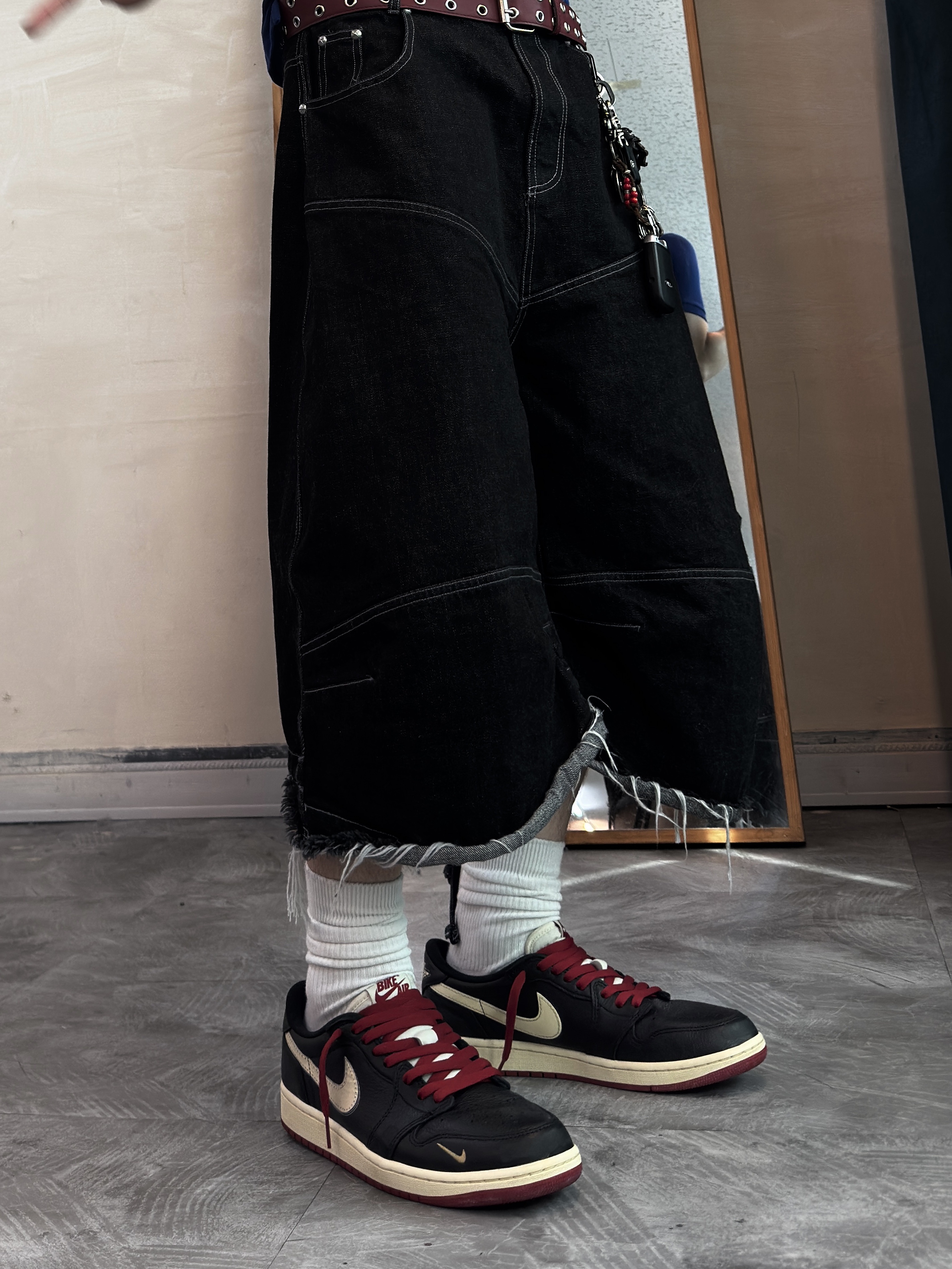 Jordan 1 x Nigel Sylvester Retro Low OG Better With Time 착용 스타일 - 3