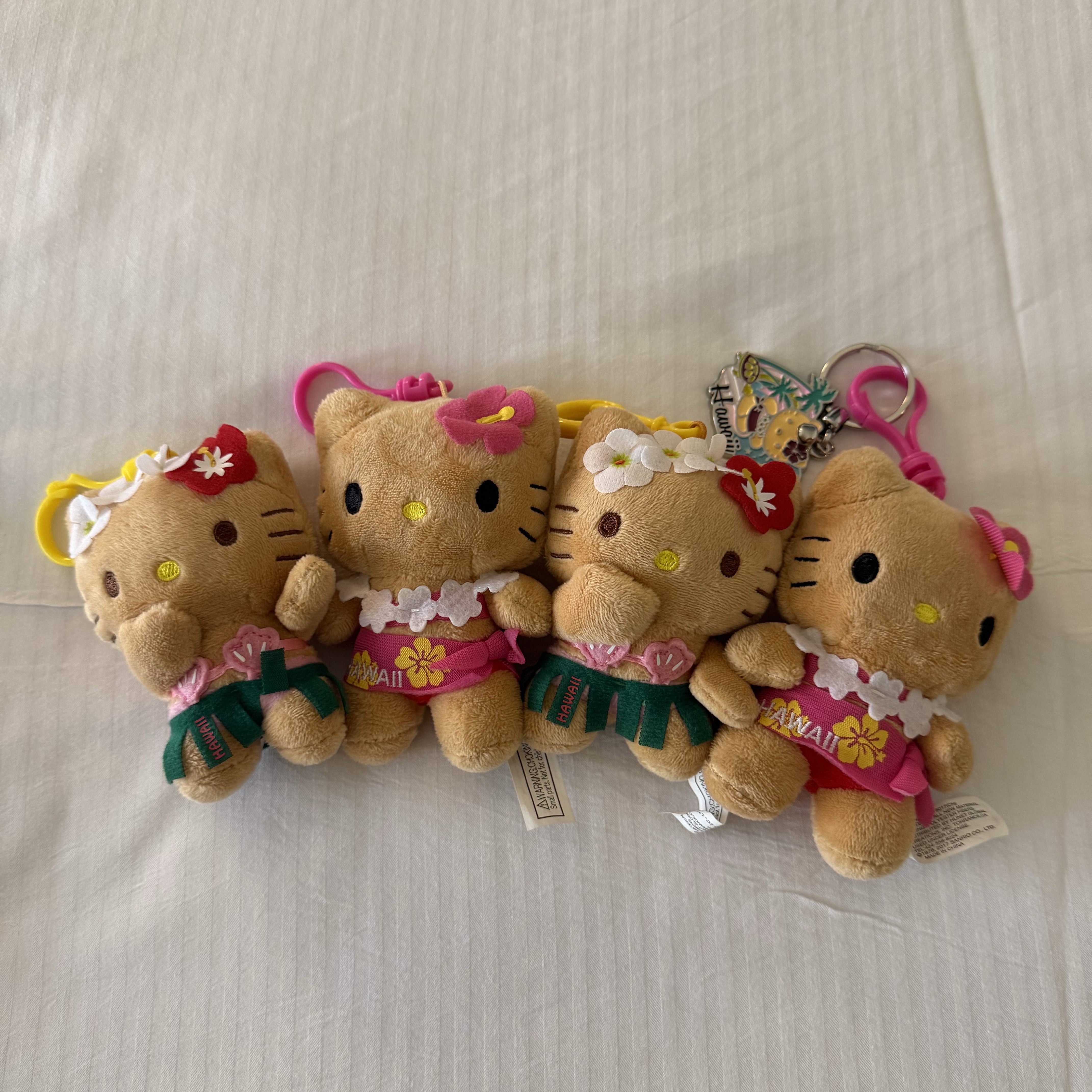 Sanrio Hello Kitty Hula Kiss 4" Hawaii Series Plush 착용 스타일