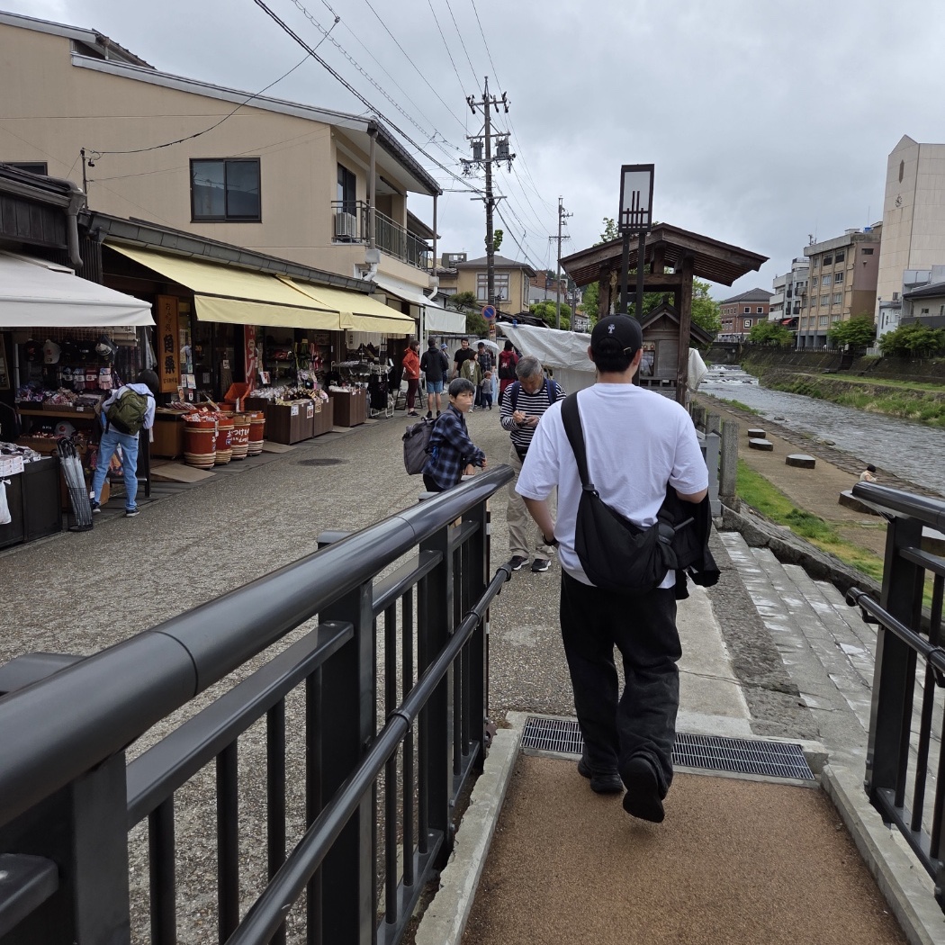 Juun.J Cotton Dyed Distressed Wide Track Pants Grey - FW23 착용 스타일