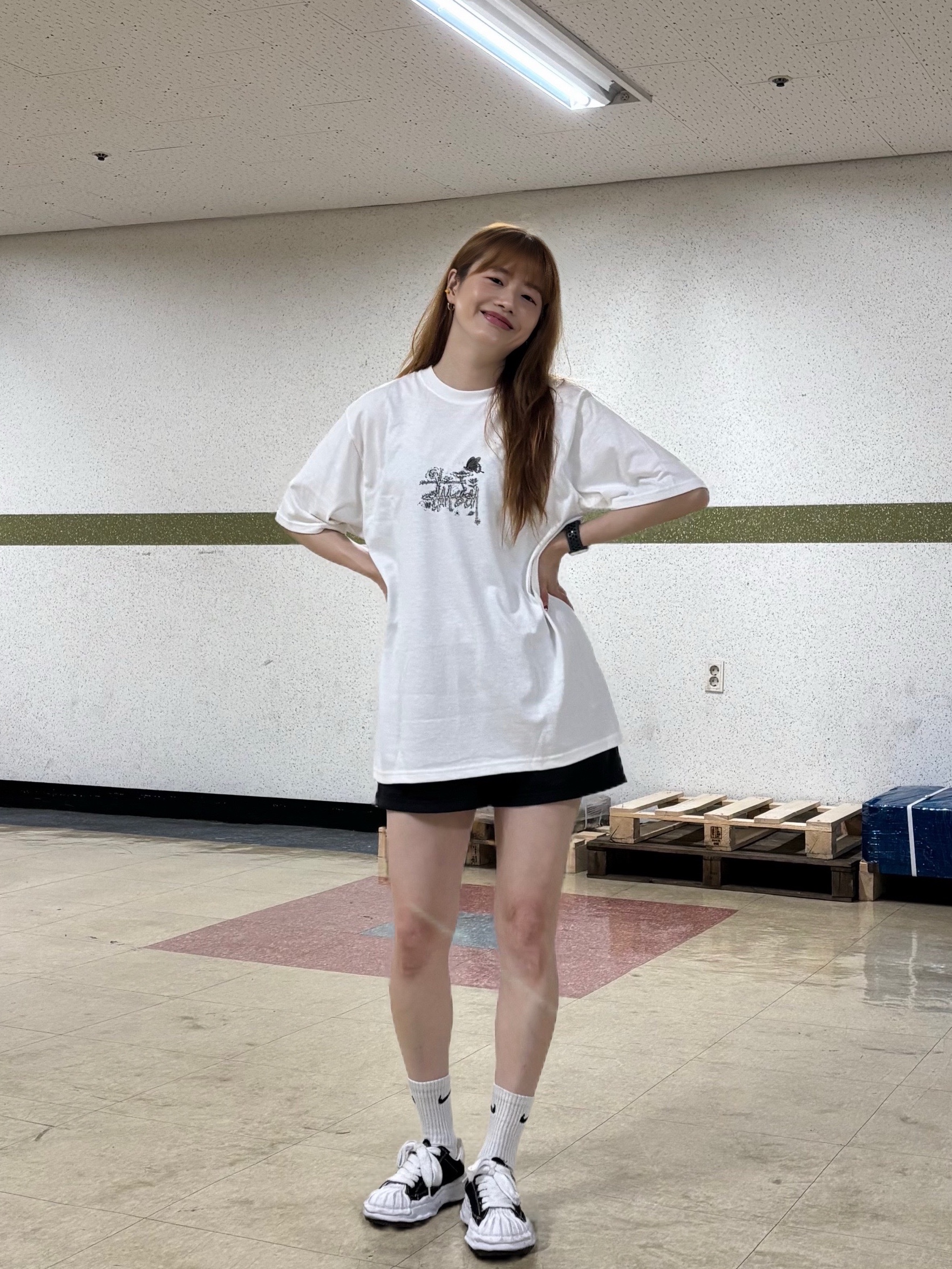 Stussy In Bloom T-Shirt White, Maison Mihara Yasuhiro Blakey OG Sole Canvas Low-top Sneakers Black White 착용 스타일 - 5