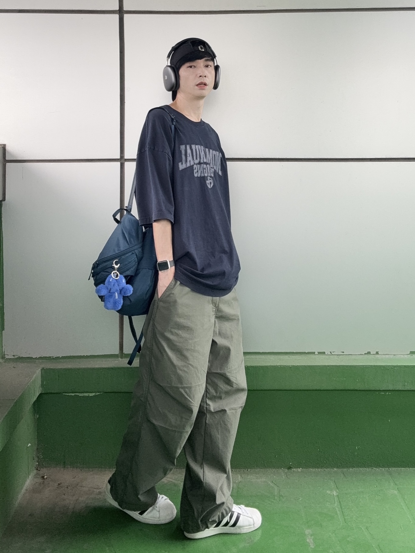 Adidas Superstar White Black, Uniqlo C Wide Parachute Pants Olive - KR 착용 스타일 - 2