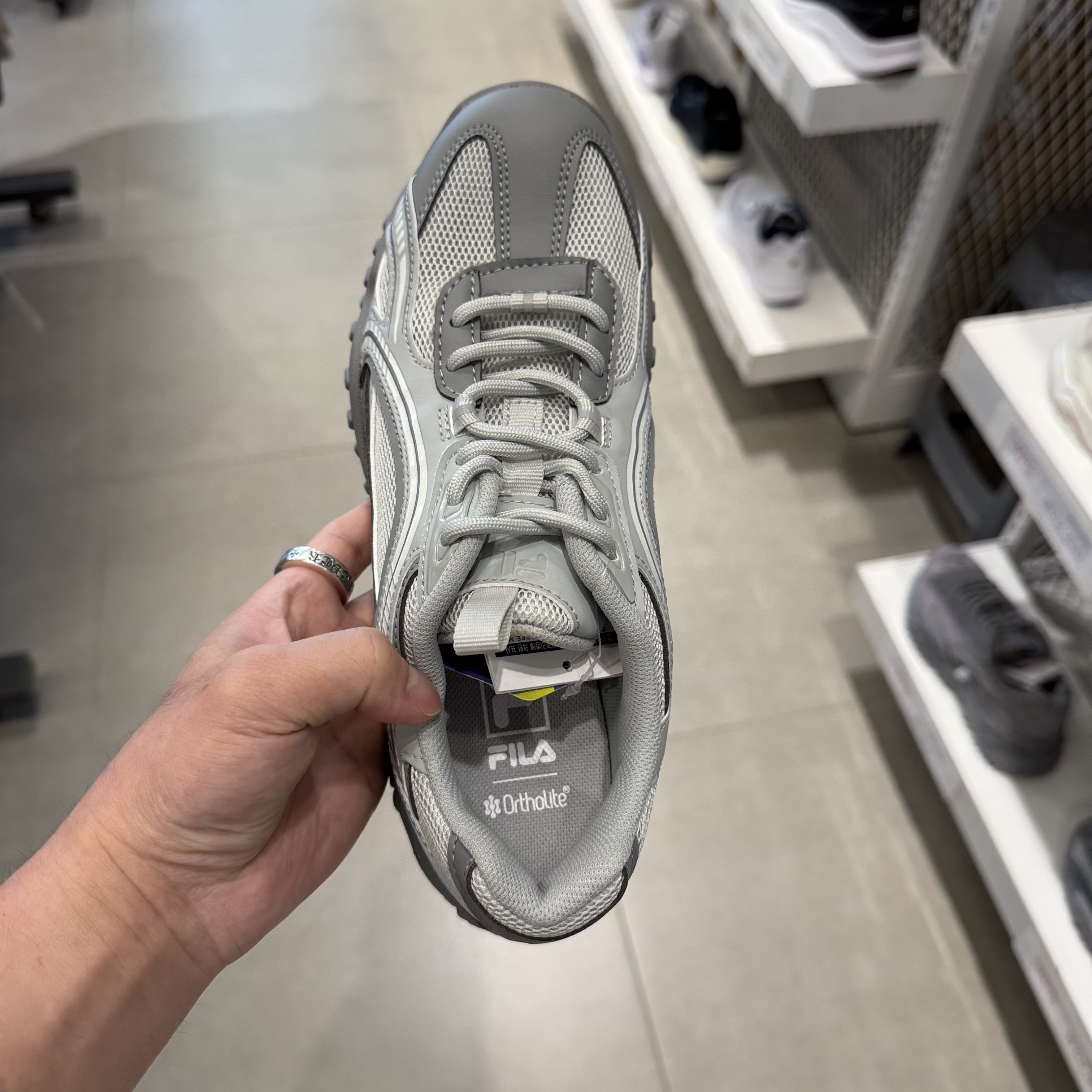 Fila Echappe MS Triple Grey 착용 스타일 - 2