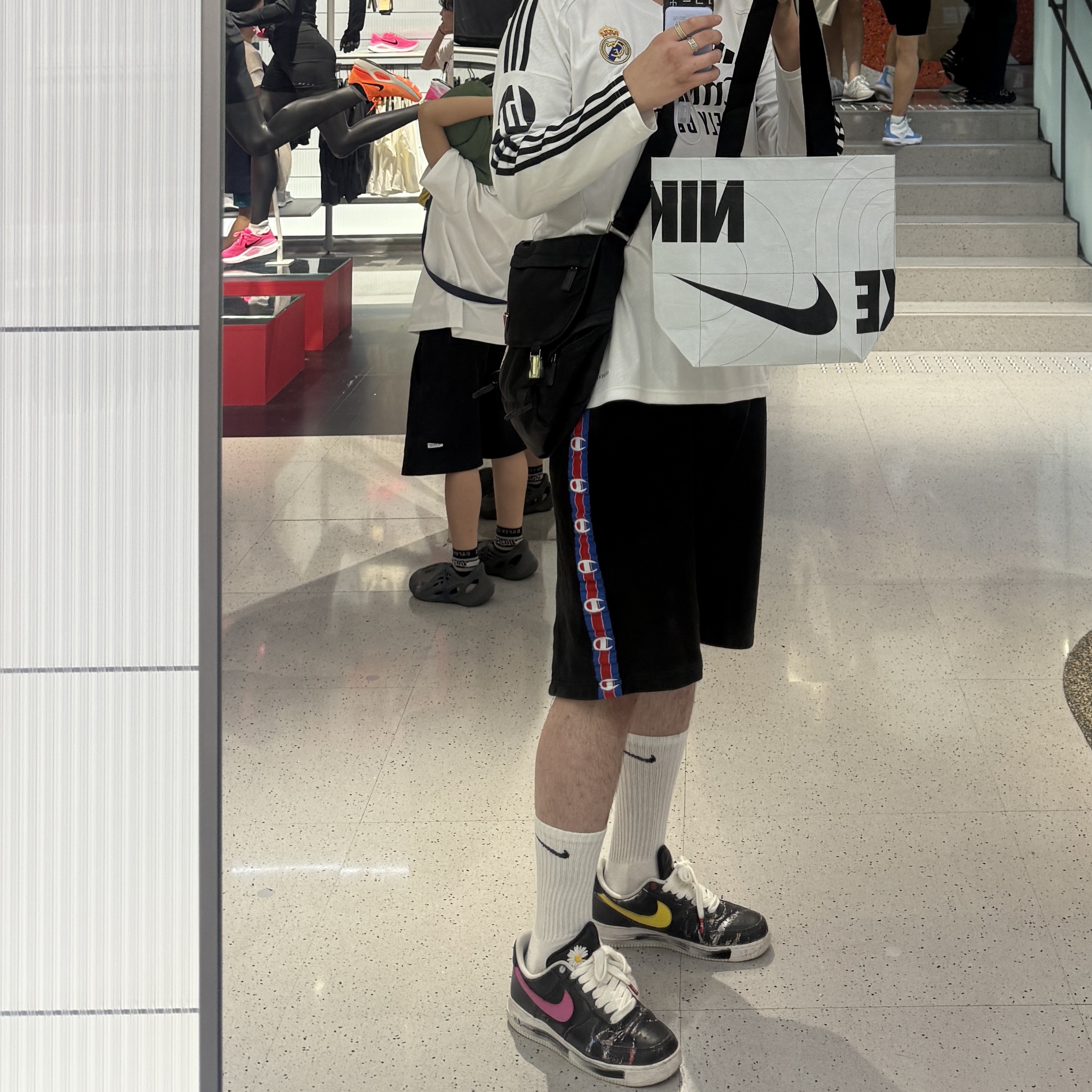 Nike x Peaceminusone Air Force 1 Low Para-Noise 3.0 Black and Multicolor, Adidas Real Madrid 25/26 Long Sleeve Home Authentic Jersey White - US Sizing (Non Marking Ver.) 착용 스타일