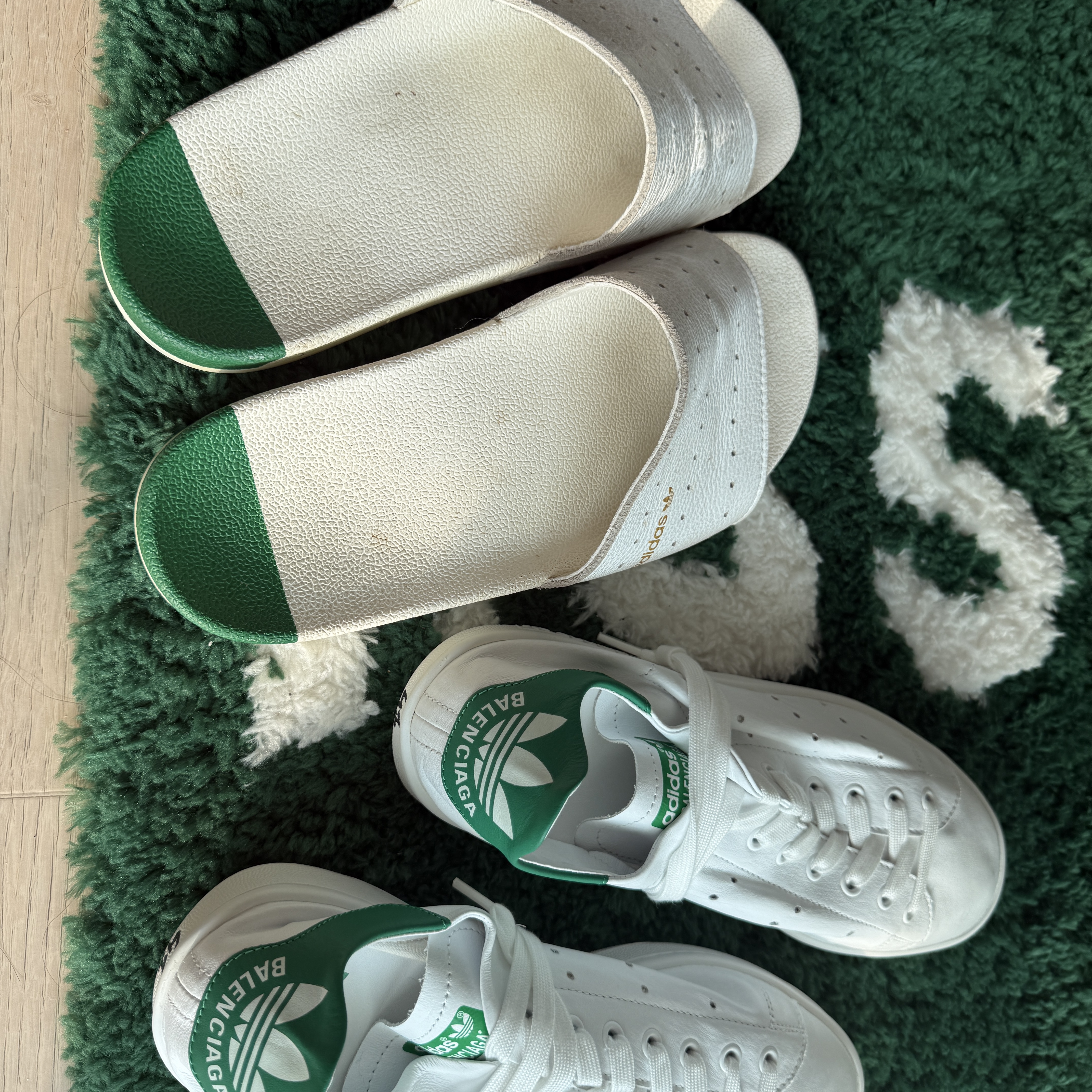 Balenciaga x Adidas Stan Smith Core White Green 착용 스타일 - 1