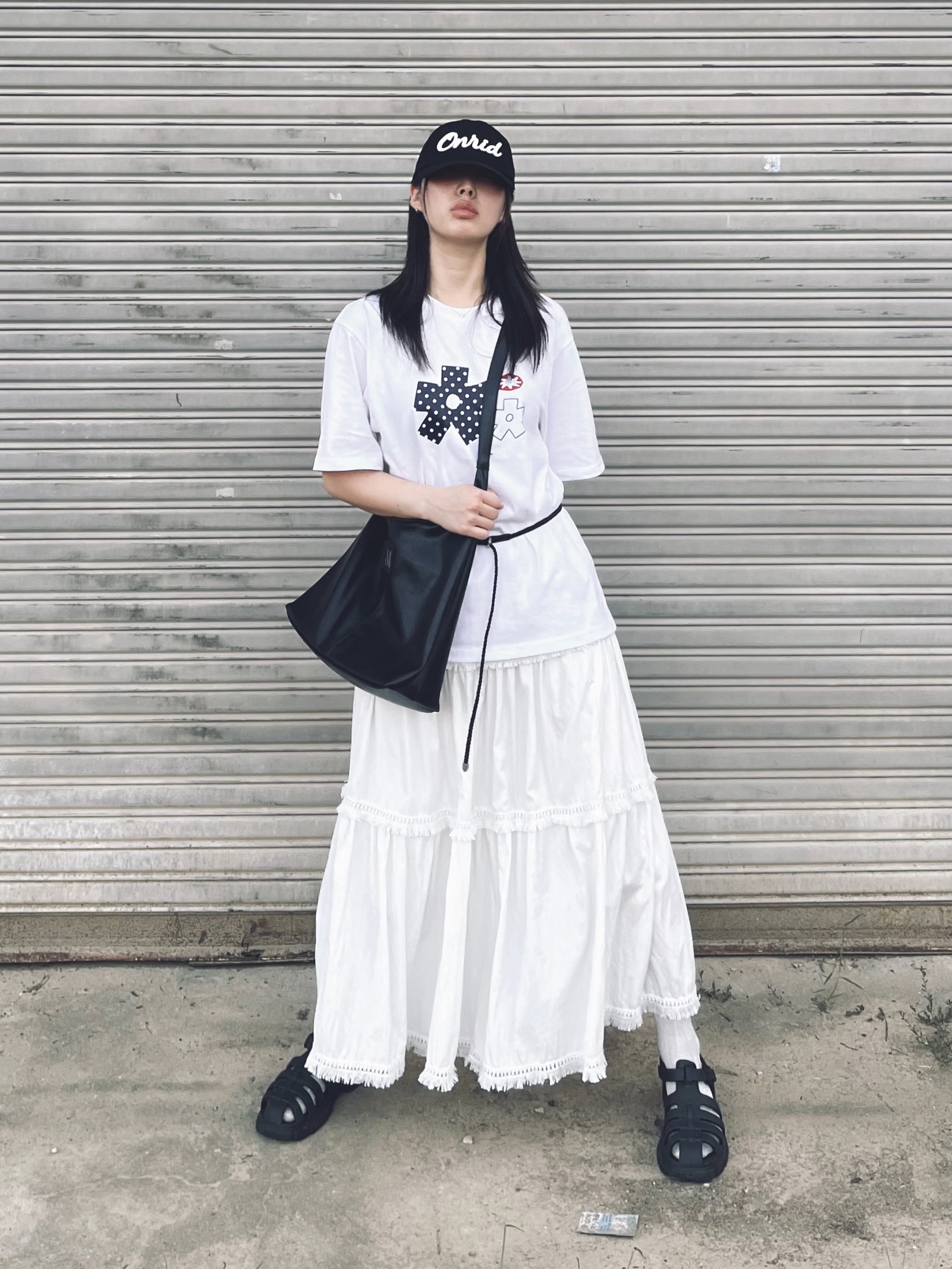 SLOW RECORD HOUSE Polka Dot Star T-Shirt White 착용 스타일 - 1