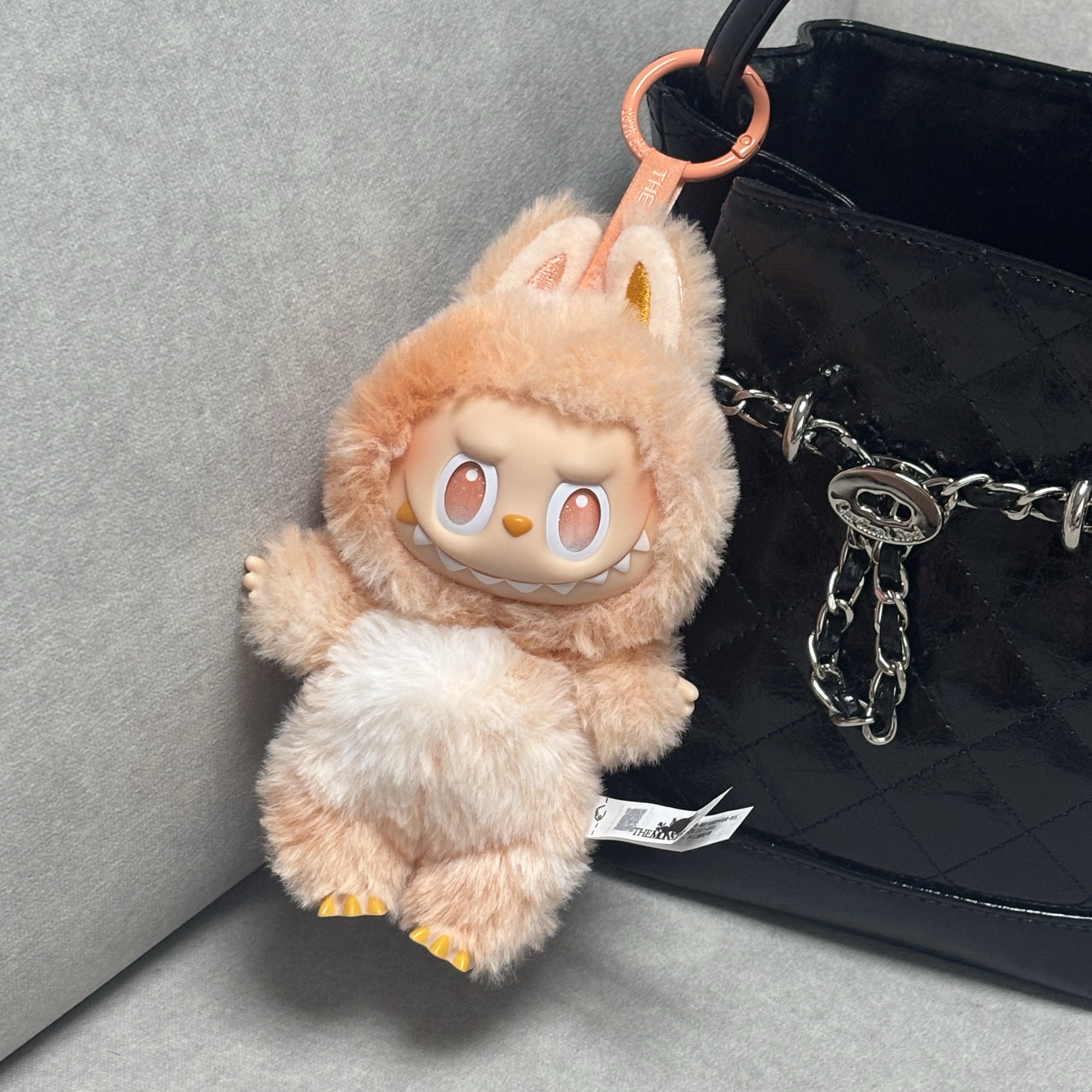 Pop Mart Labubu The Monsters Highlight Series Happiness Keyring (Opened Case), Cardinal Red Bell Bag Black 착용 스타일