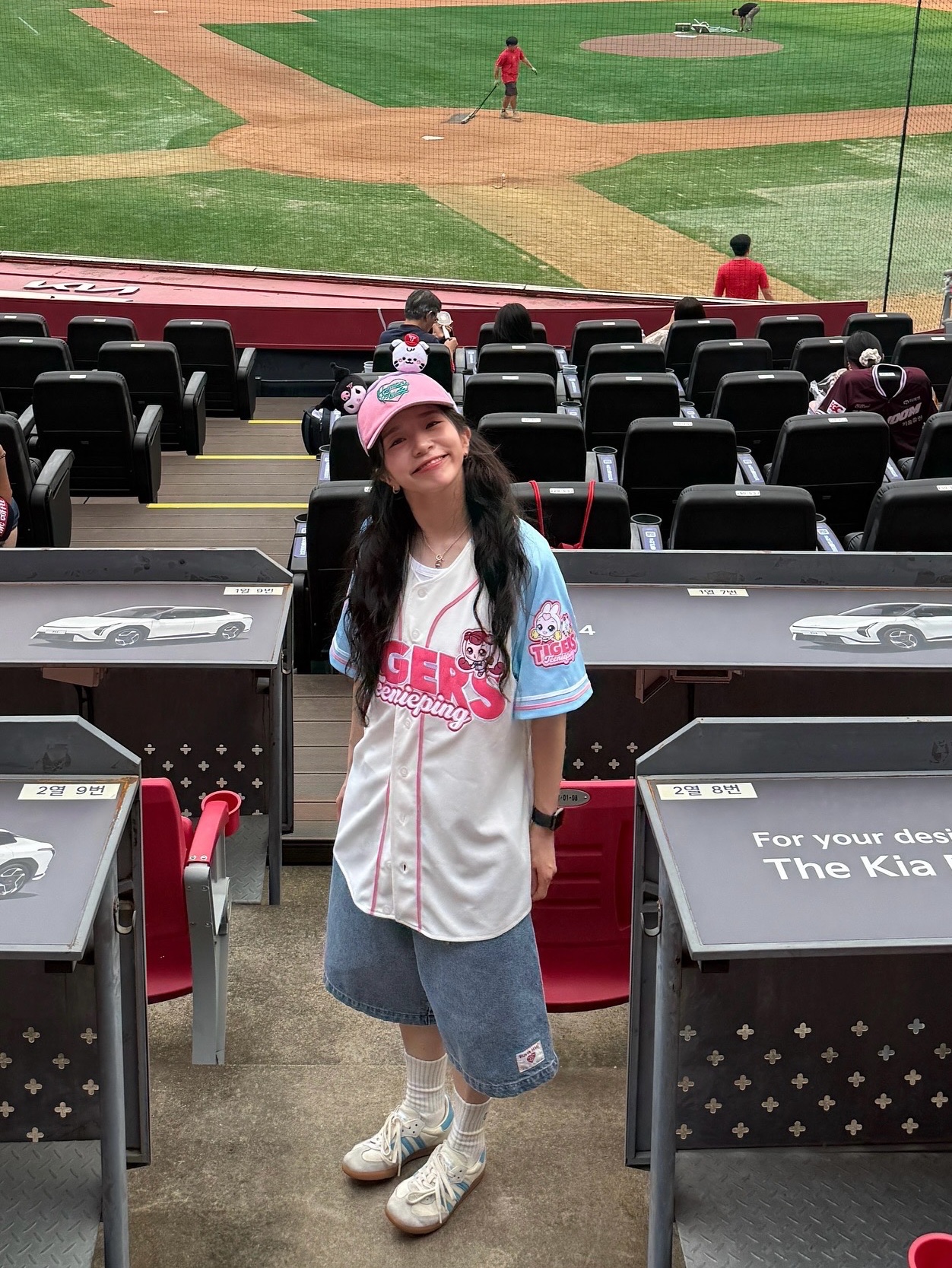 Kia Tigers x Catch! Teenieping x IAB Studio Replica Teenieping Uniform Sky Blue (Non Marking Ver.), Human Made Denim Painter Shorts Indigo 착용 스타일