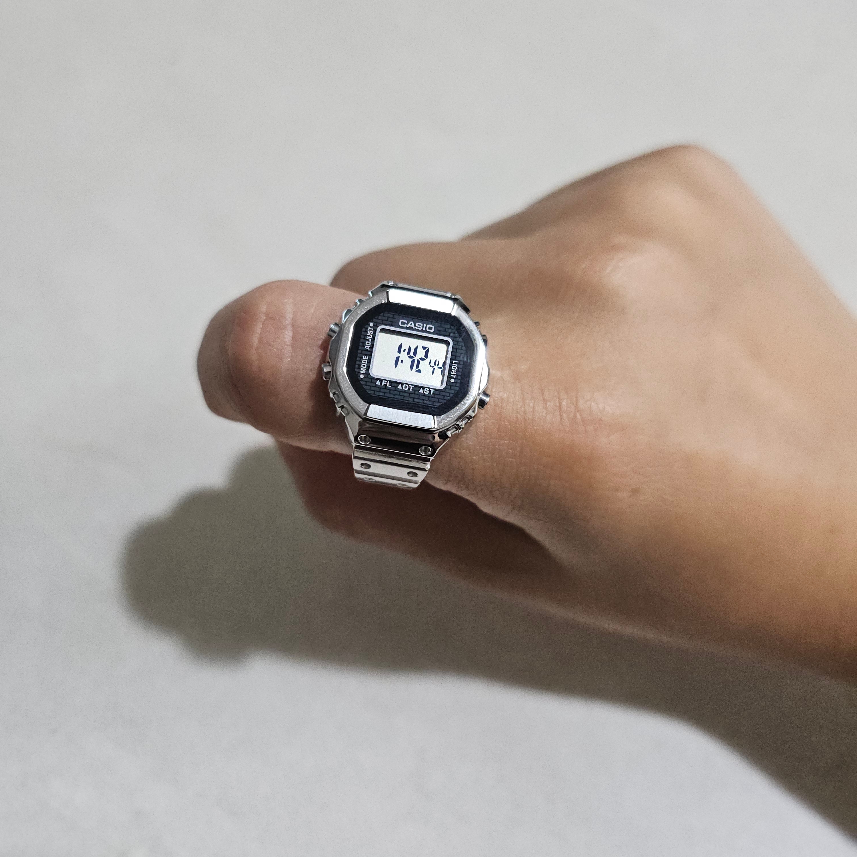 Casio 50th Anniversary Ring Watch CRW-001-1 착용 스타일 - 2