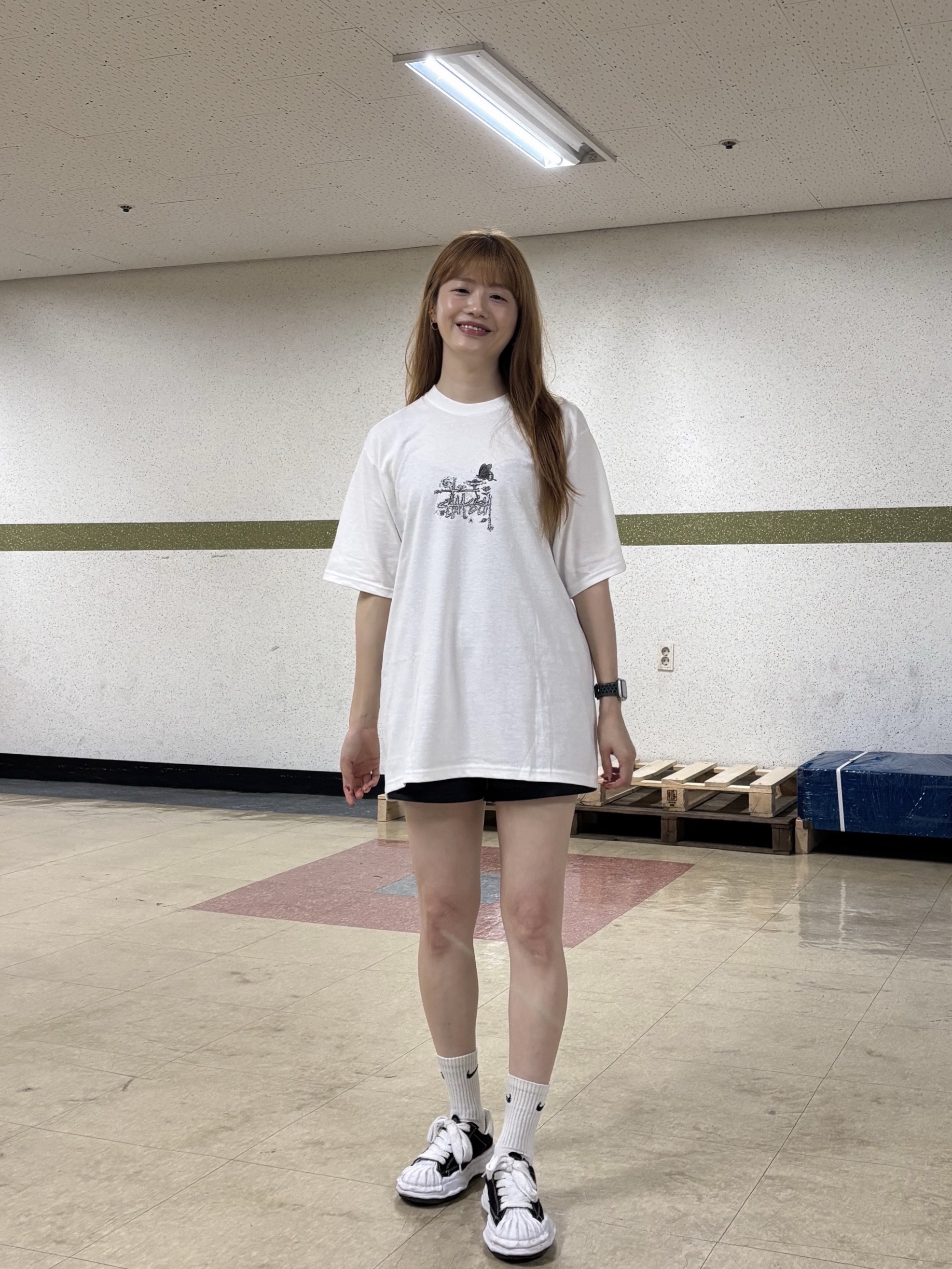 Stussy In Bloom T-Shirt White, Maison Mihara Yasuhiro Blakey OG Sole Canvas Low-top Sneakers Black White 착용 스타일 - 3