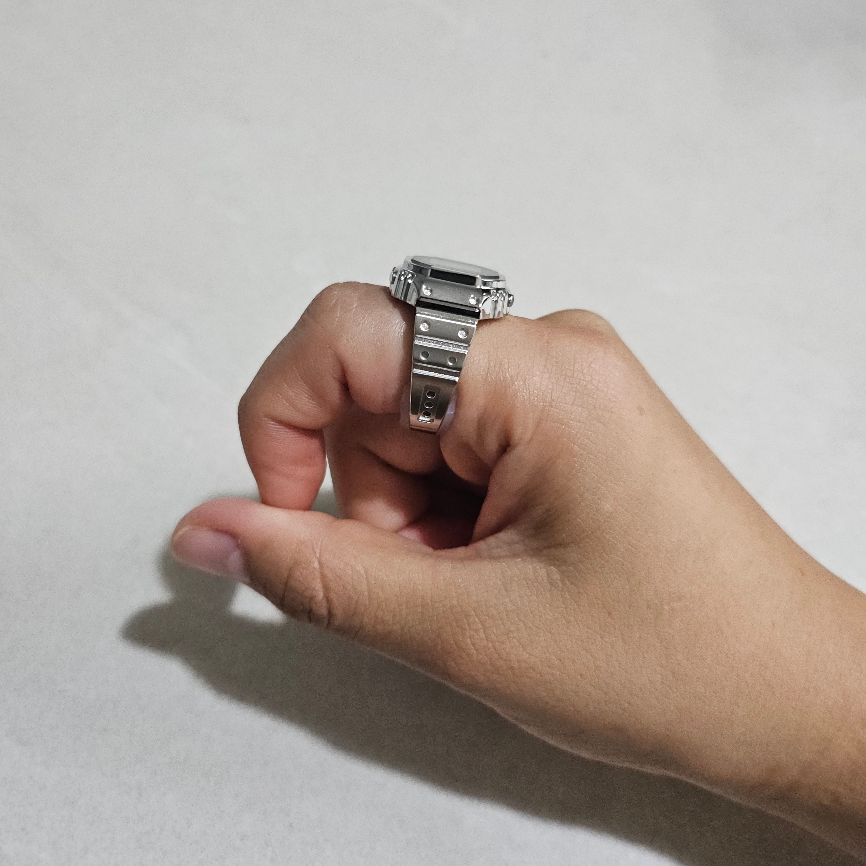 Casio 50th Anniversary Ring Watch CRW-001-1 착용 스타일 - 3