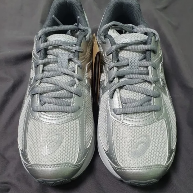 Asics Jog 100 S SMU Glacier Grey Pure Silver - 2E Wide 착용 스타일