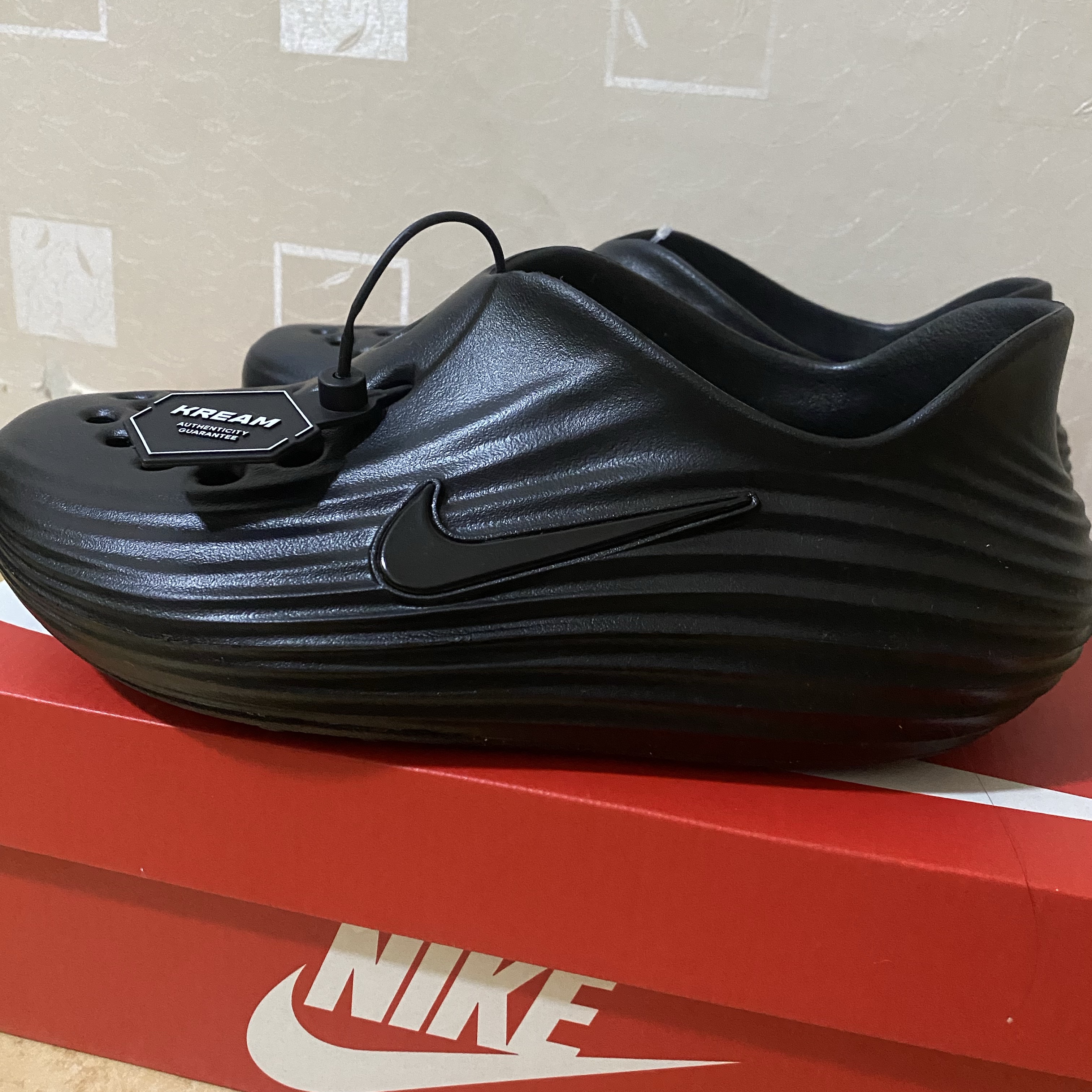 (W) Nike ReactX Rejuven8 Black 착용 스타일 - 2