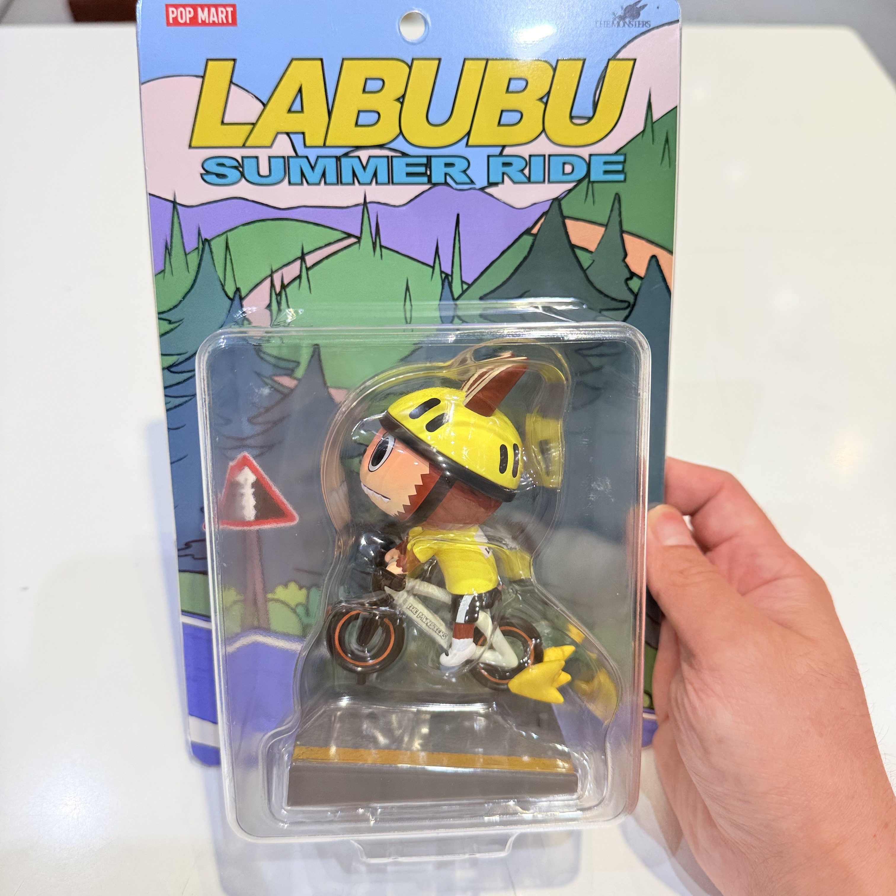 Pop Mart Labubu Summer Ride Figure 착용 스타일 - 1