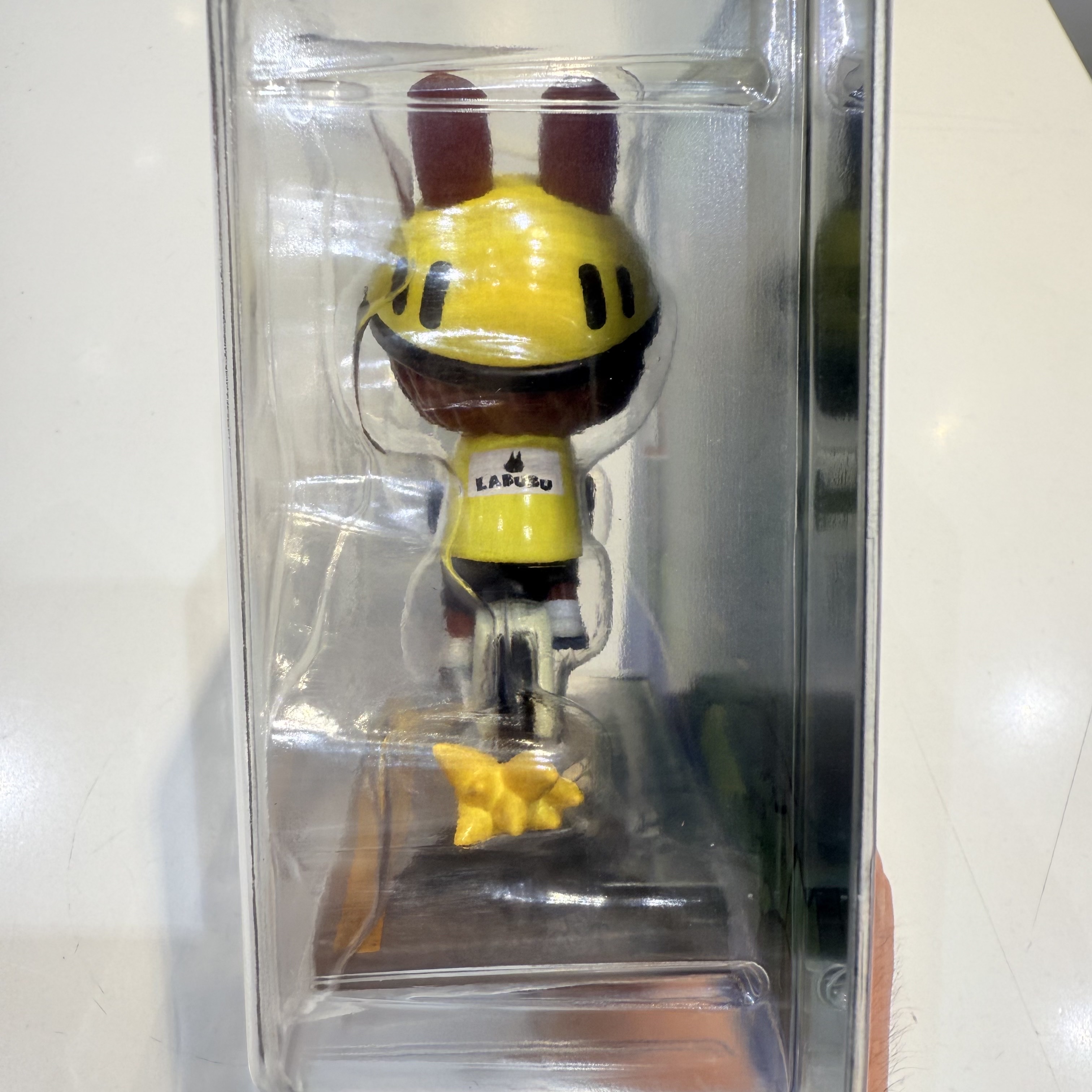 Pop Mart Labubu Summer Ride Figure 착용 스타일 - 3