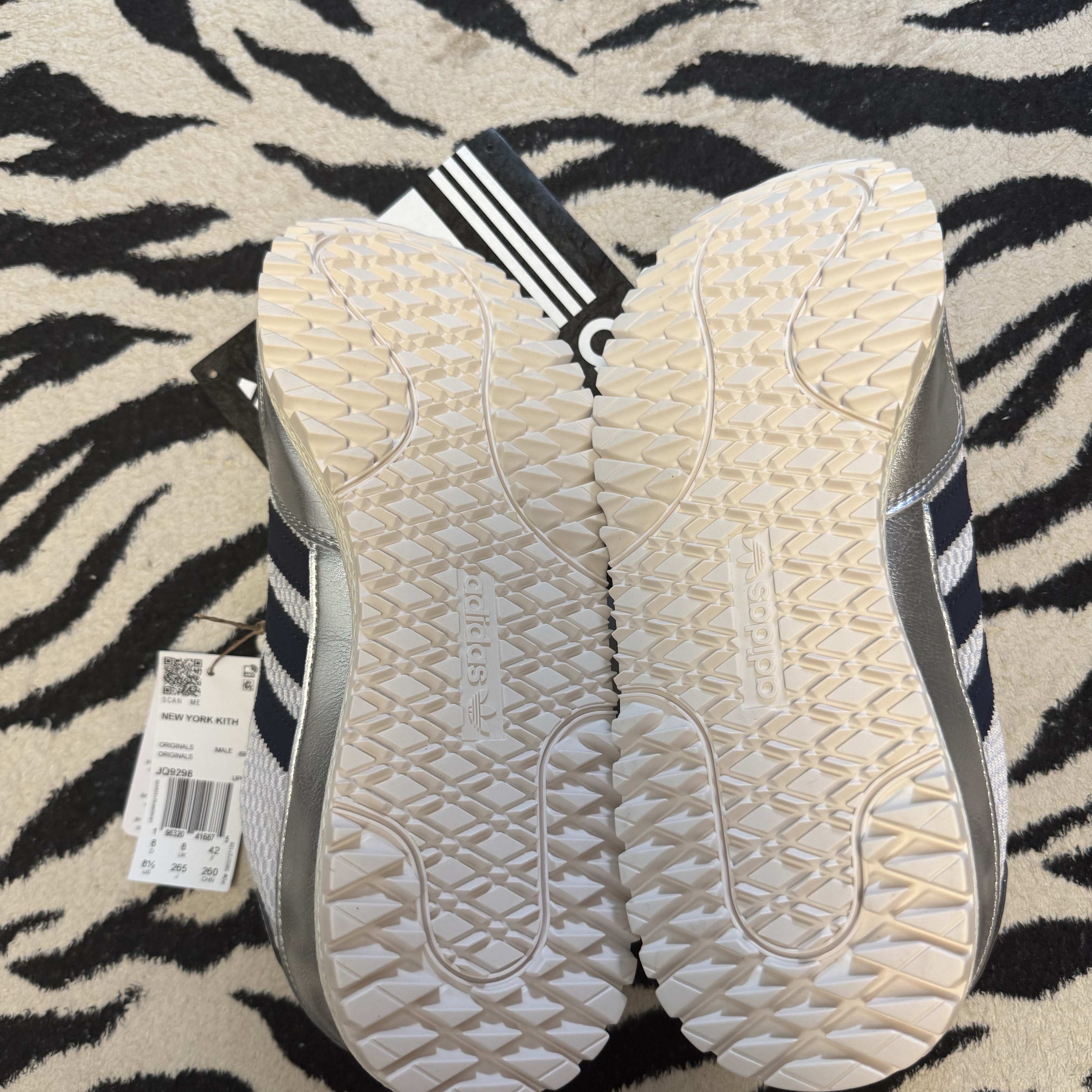 Adidas x Kith New York White Navy Blazer 착용 스타일 - 4