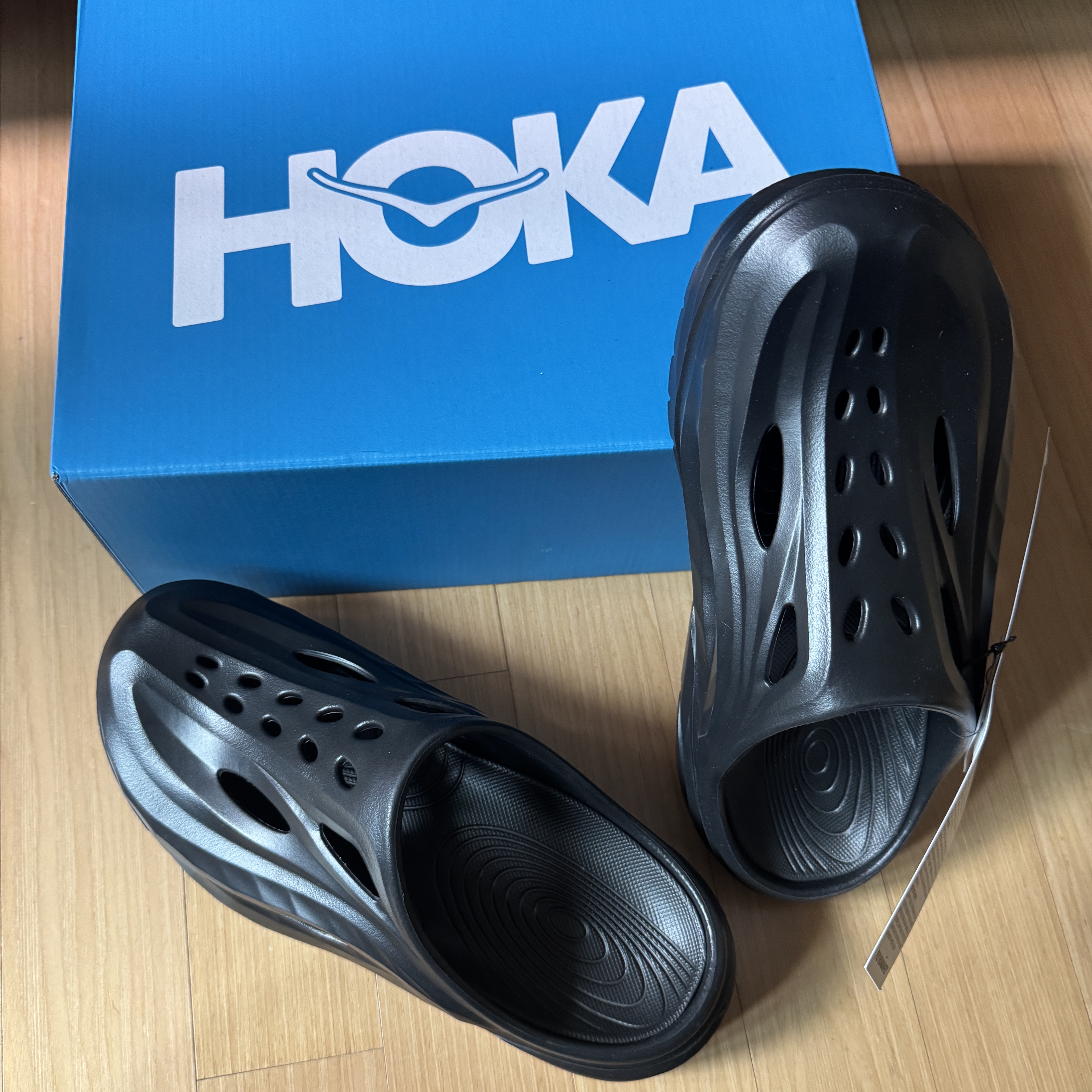 Hoka Ora Recovery Mule Black 착용 스타일 - 1