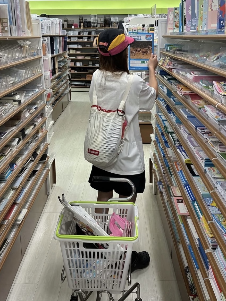 Supreme Mesh Small Backpack White - 23SS, (W) Crocs Classic Platform Clog Black 착용 스타일
