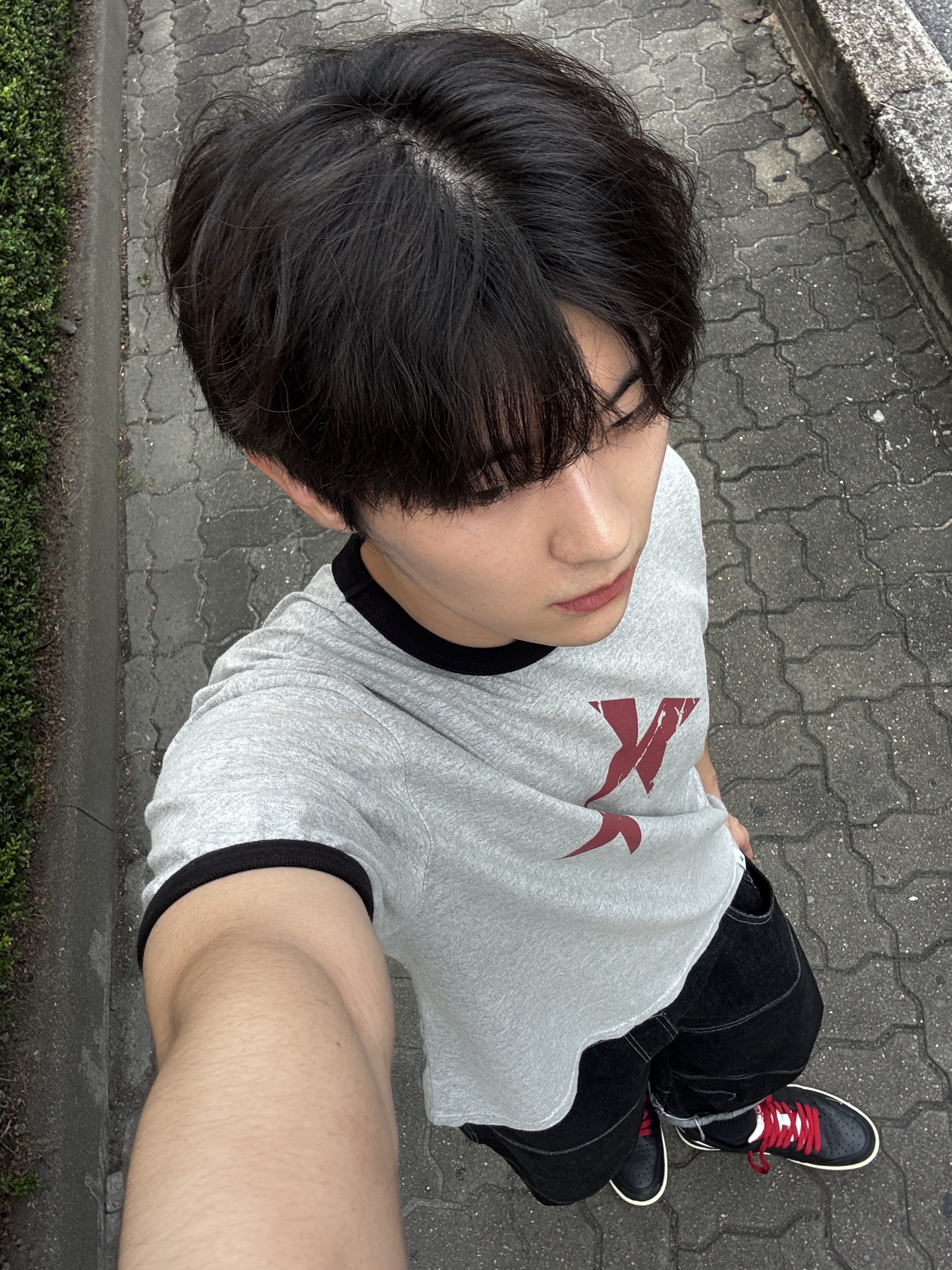 Jordan 1 x Nigel Sylvester Retro Low OG Better With Time, CAVISH Twin Star Ringer SS Tee Grey 착용 스타일 - 1
