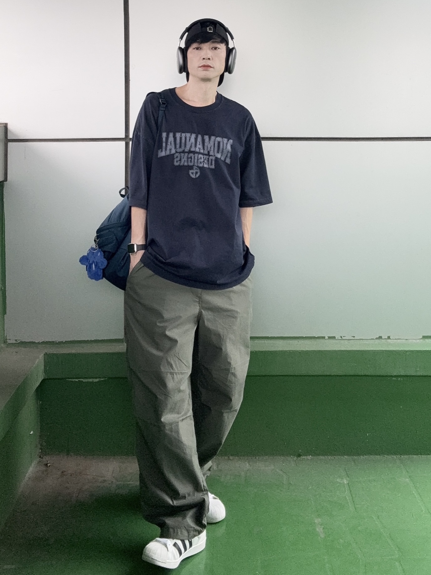 Adidas Superstar White Black, Uniqlo C Wide Parachute Pants Olive - KR 착용 스타일 - 3