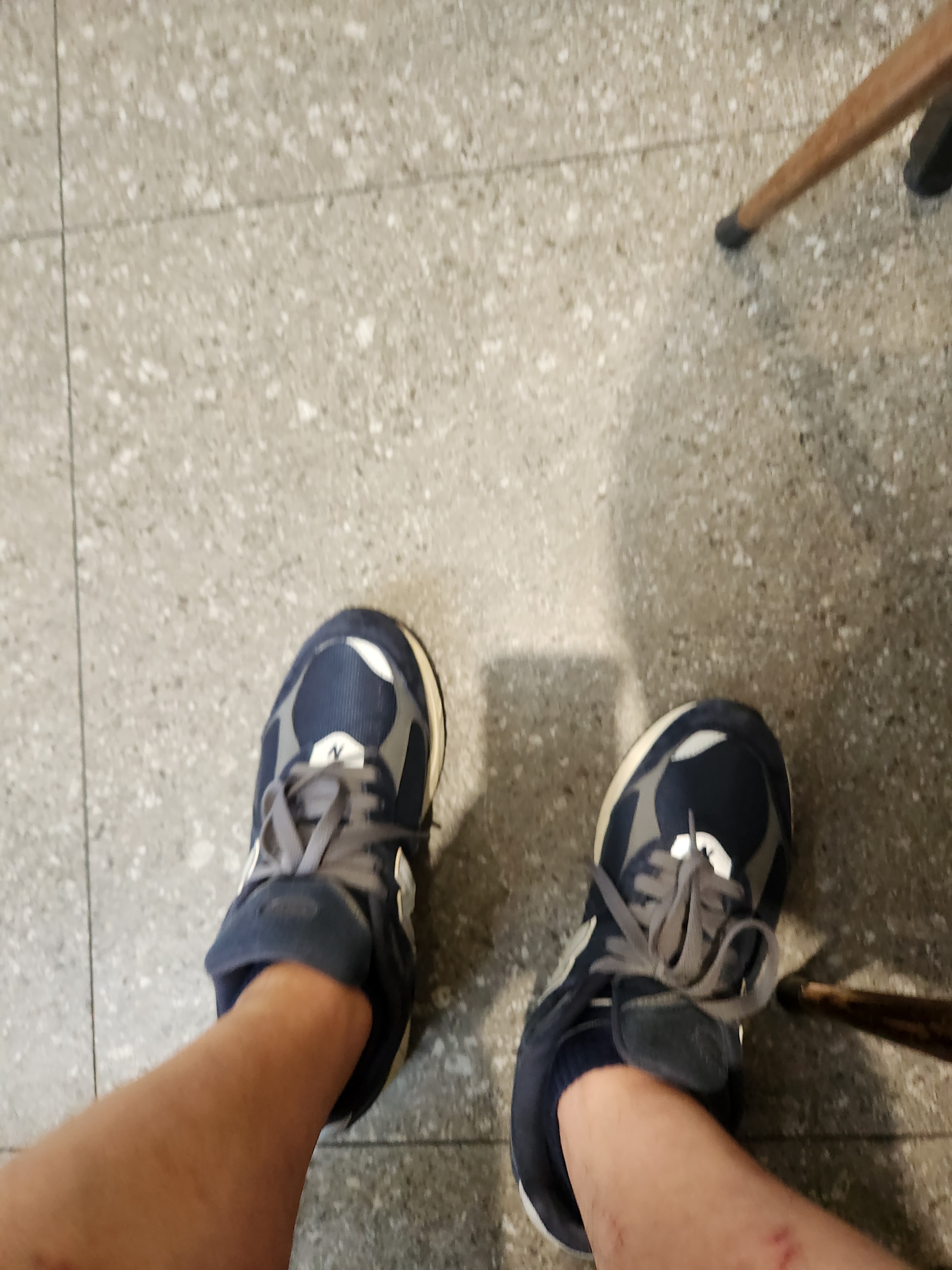 New Balance 2002R Eclipse Castlerock 착용 스타일