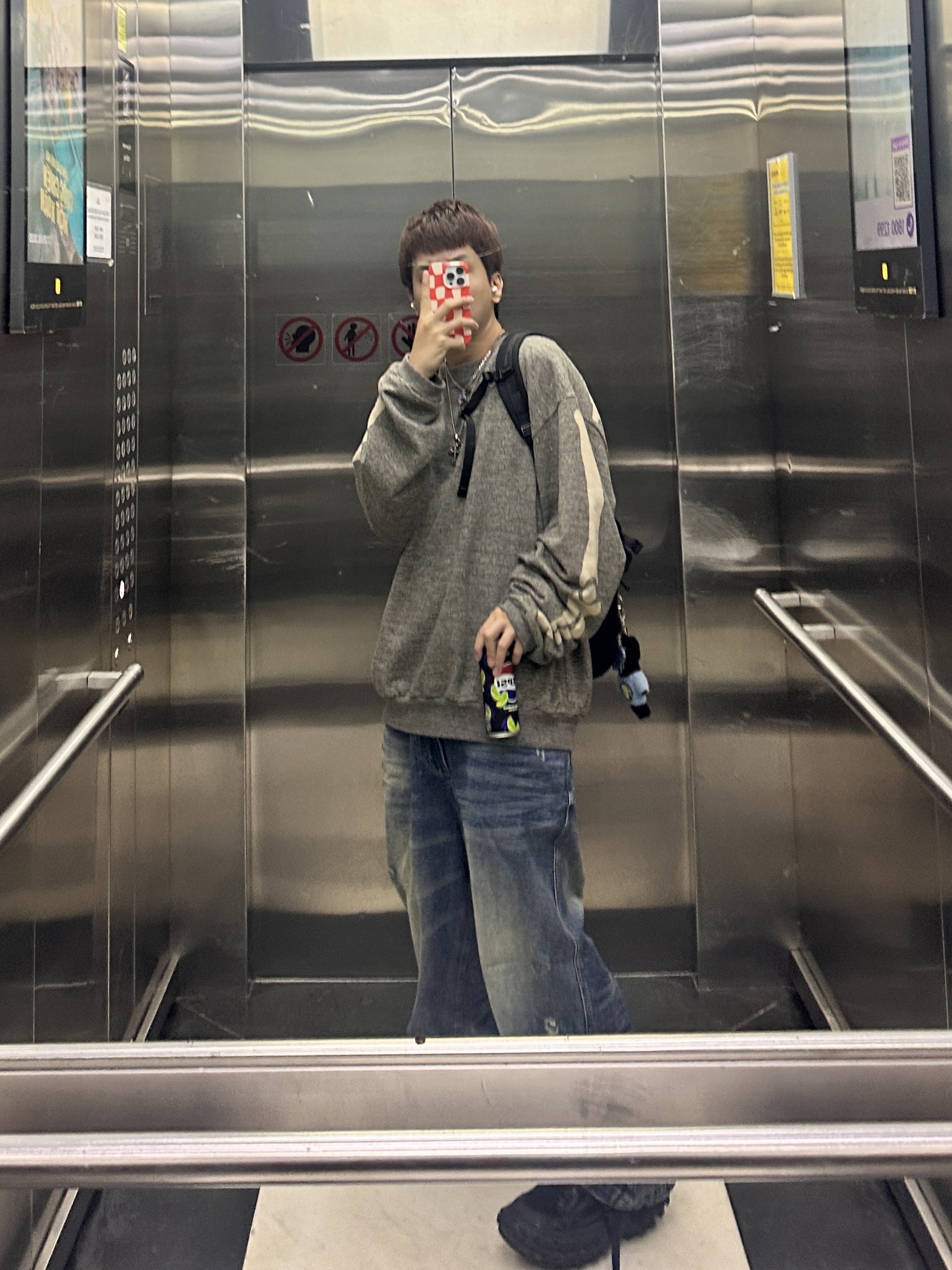 Kapital Fleece Big Crewneck Sweat Heather Charcoal, Supreme Backpack Black - 25SS 착용 스타일