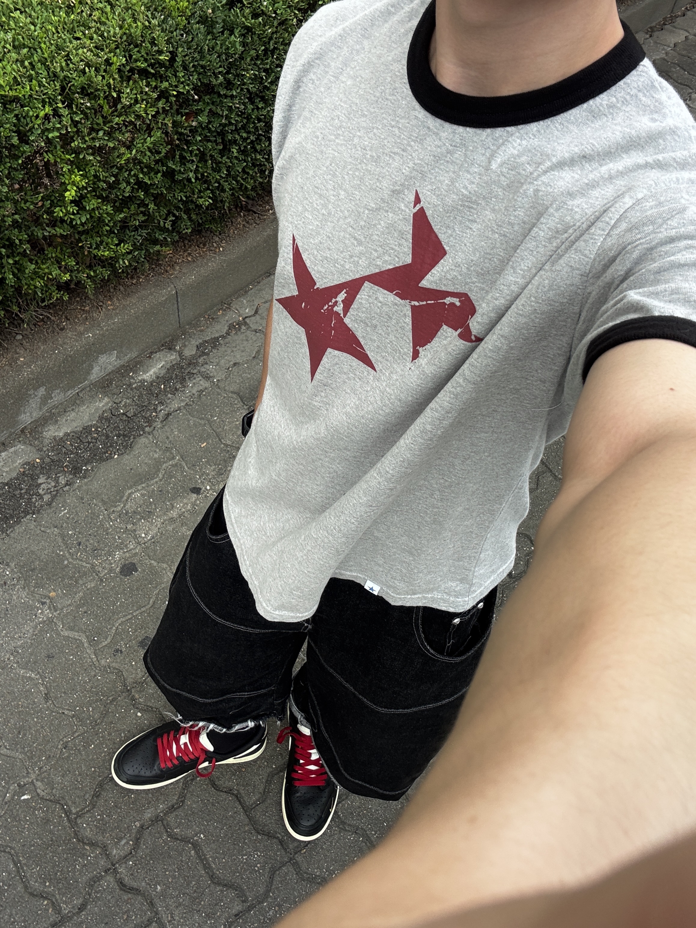 Jordan 1 x Nigel Sylvester Retro Low OG Better With Time, CAVISH Twin Star Ringer SS Tee Grey 착용 스타일 - 2