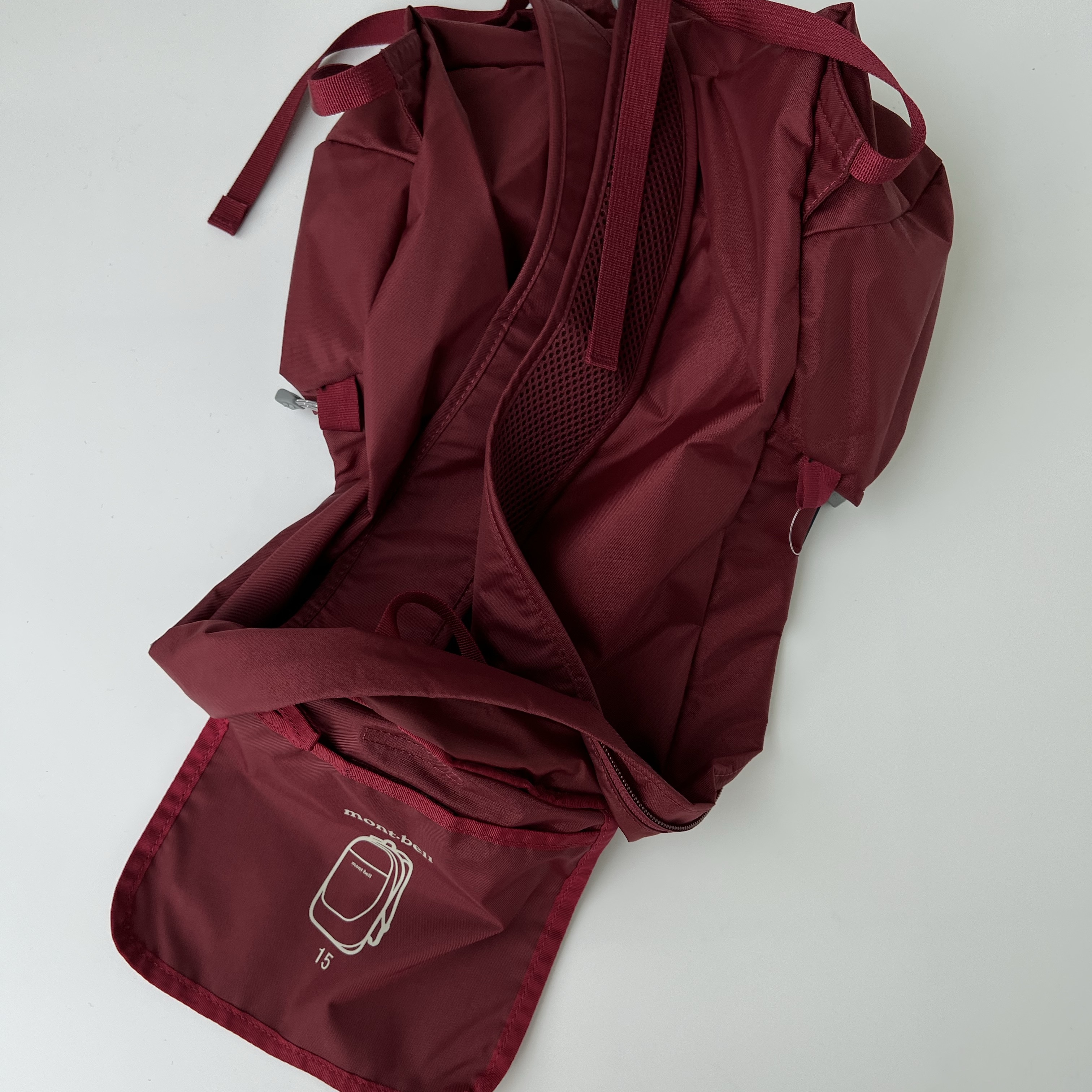 Montbell Pocketable Daypack 15 Wine Red, Montbell Pocketable Light Pack 10 Black 착용 스타일 - 5