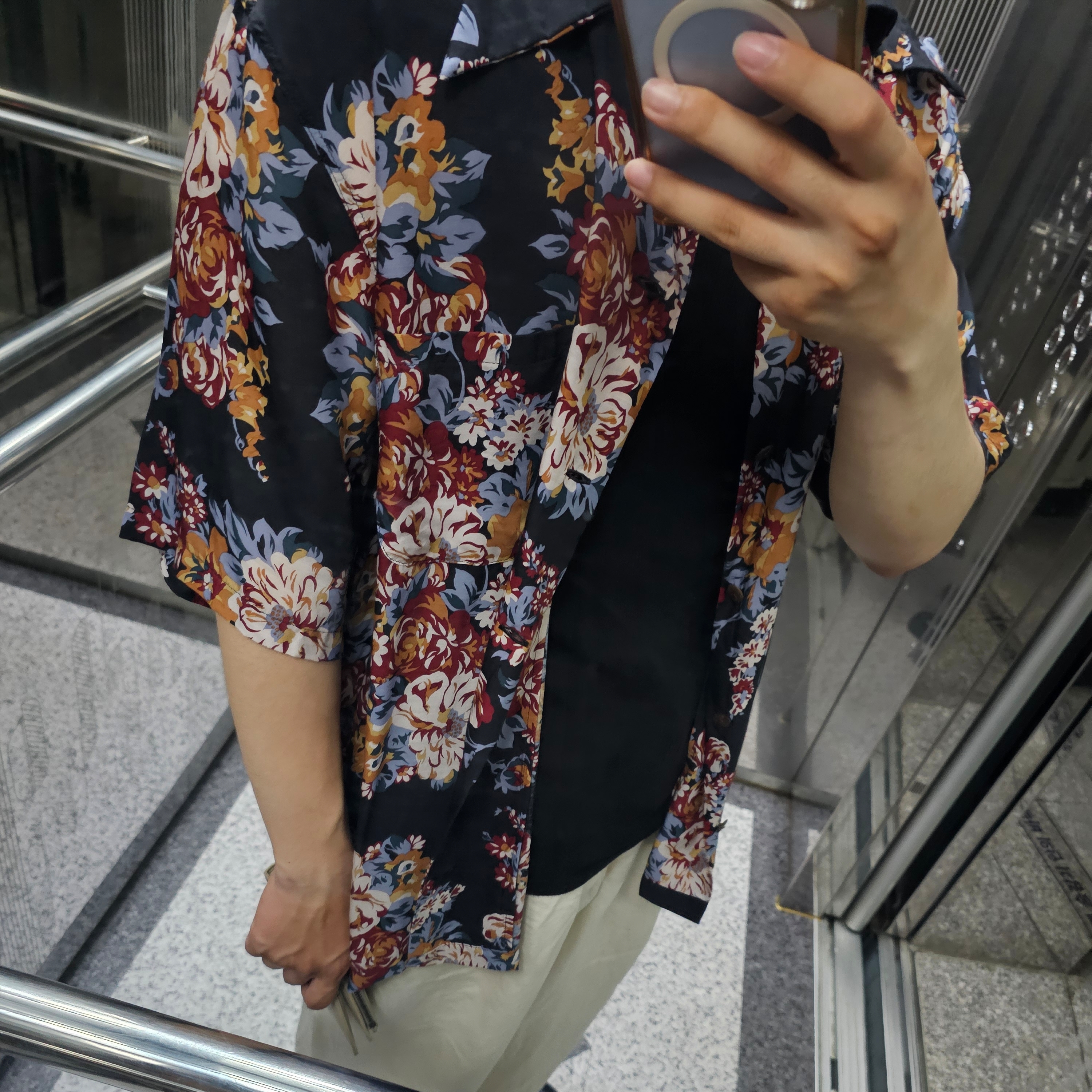 Kapital Silk Rayon Champagne Maria Pattern Wrangle Collar Aloha Shirt Black 착용 스타일 - 1