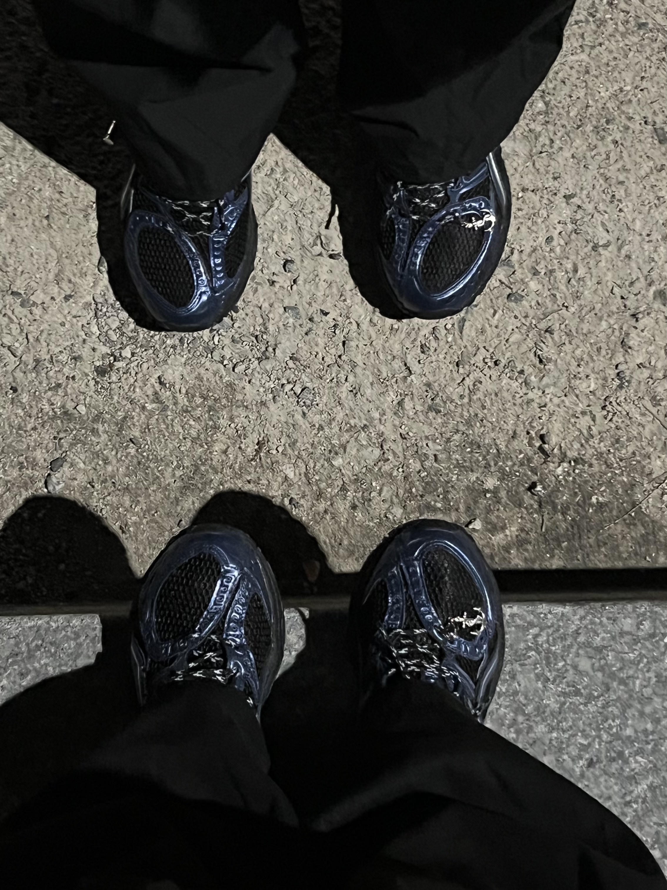 Asics Gel-Nimbus 10.1 Black Grand Shark 착용 스타일 - 1