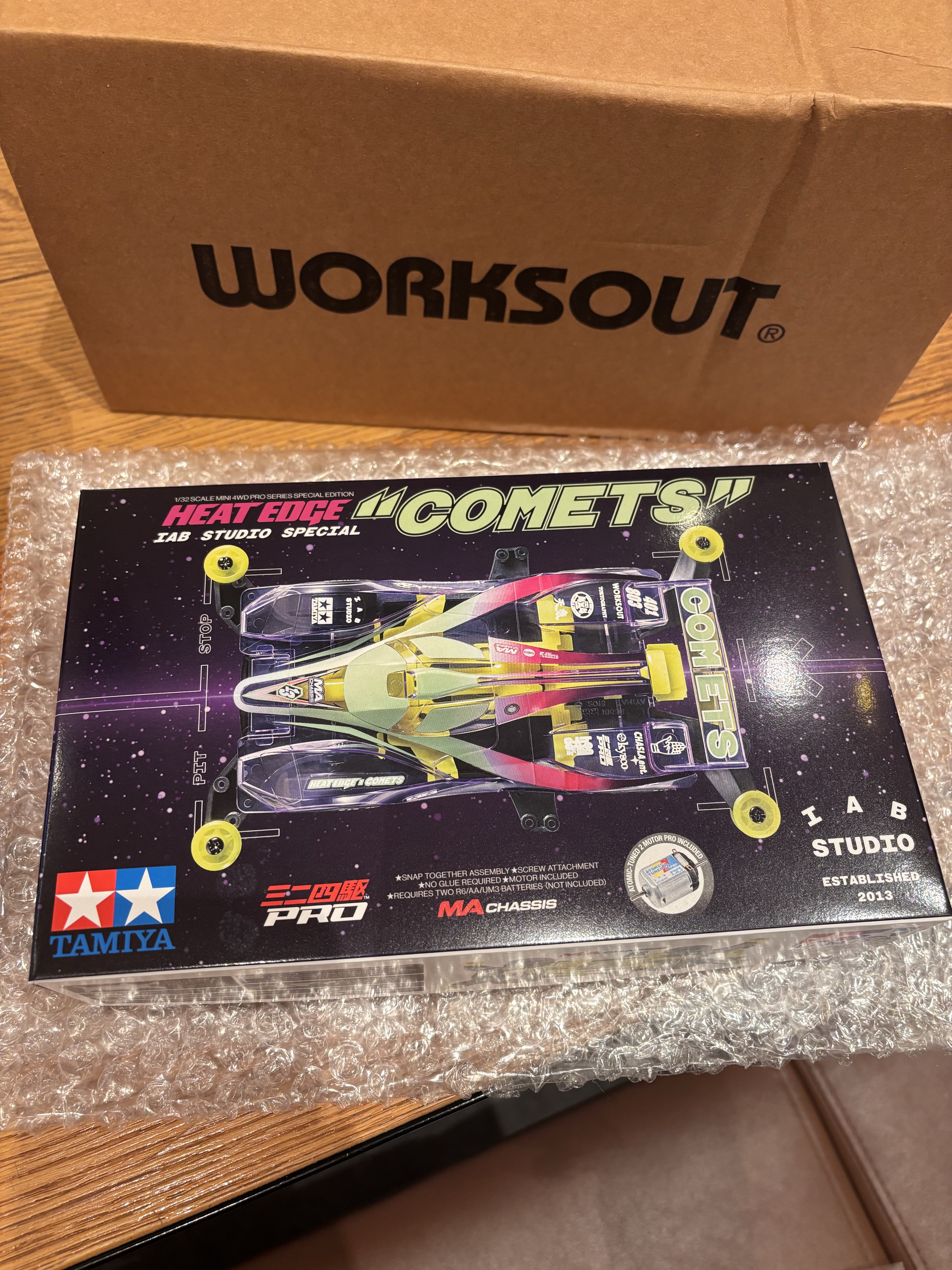 IAB Studio x Tamiya Heat Edge IAB Studio Special Comets Multi (Korean Ver.) 착용 스타일 - 1