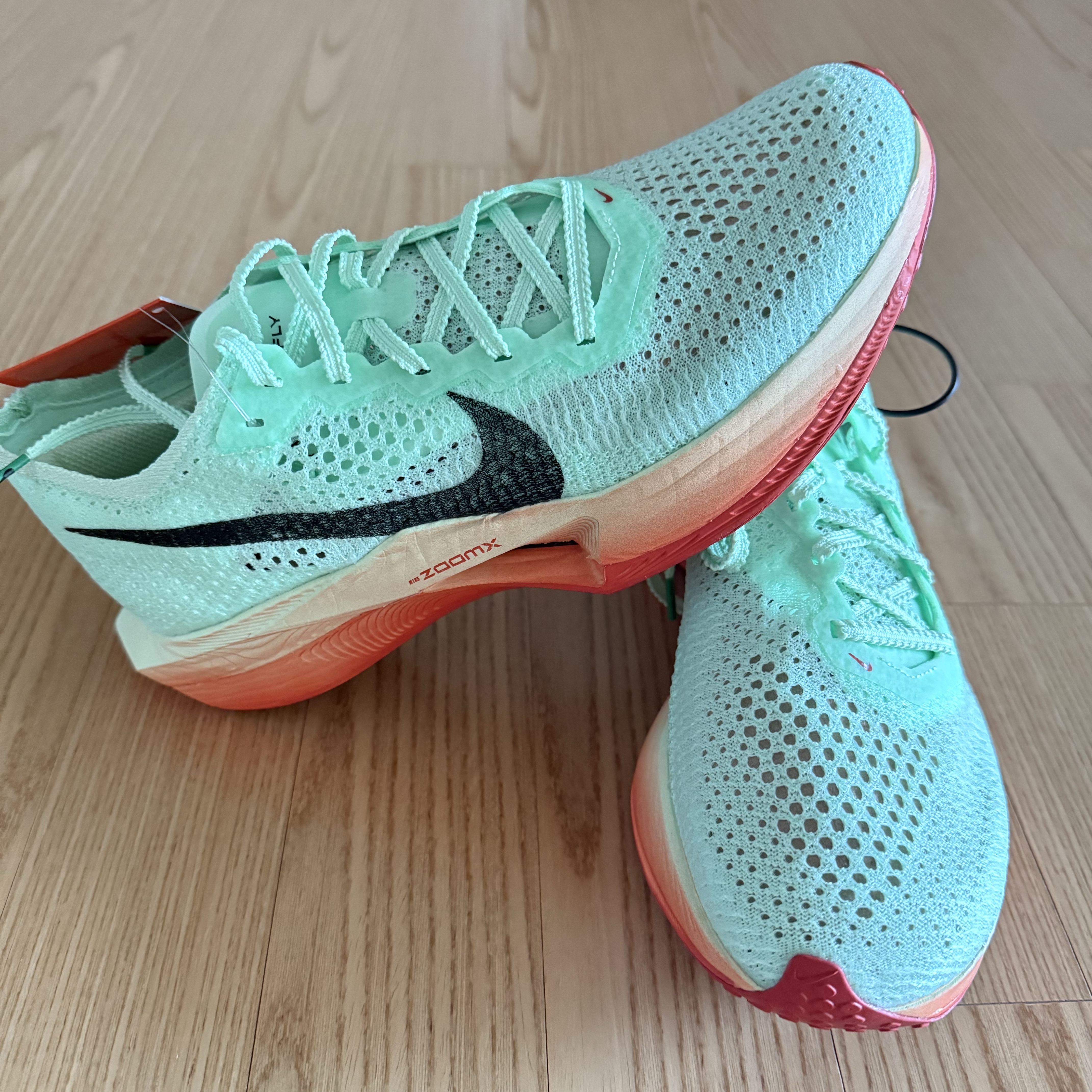 Nike ZoomX Vaporfly Next% 3 Vapor Green Dragon Red 착용 스타일