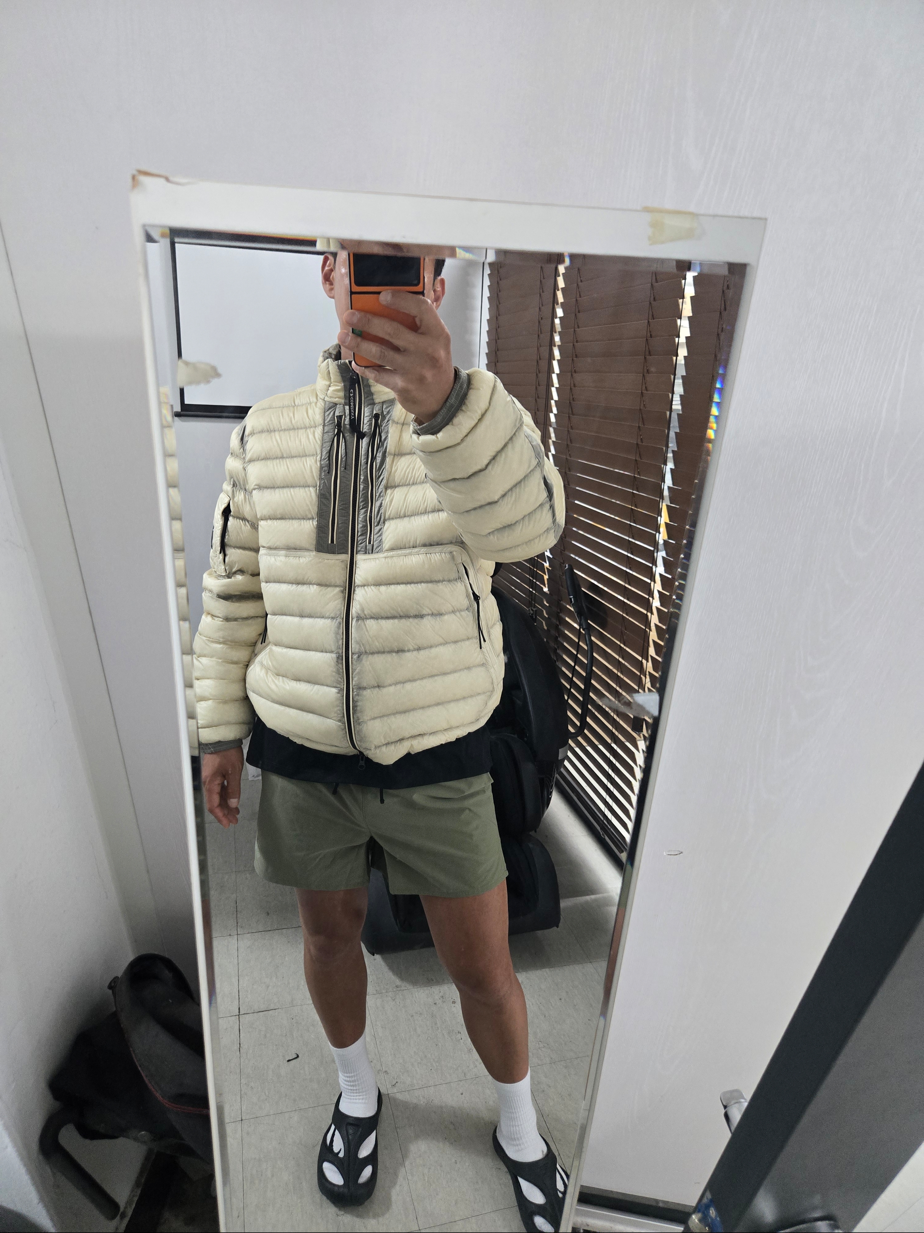 C.P. Company D.D. Shell Goggle Down Jacket Pistachio Shell Beige - 25FW 착용 스타일