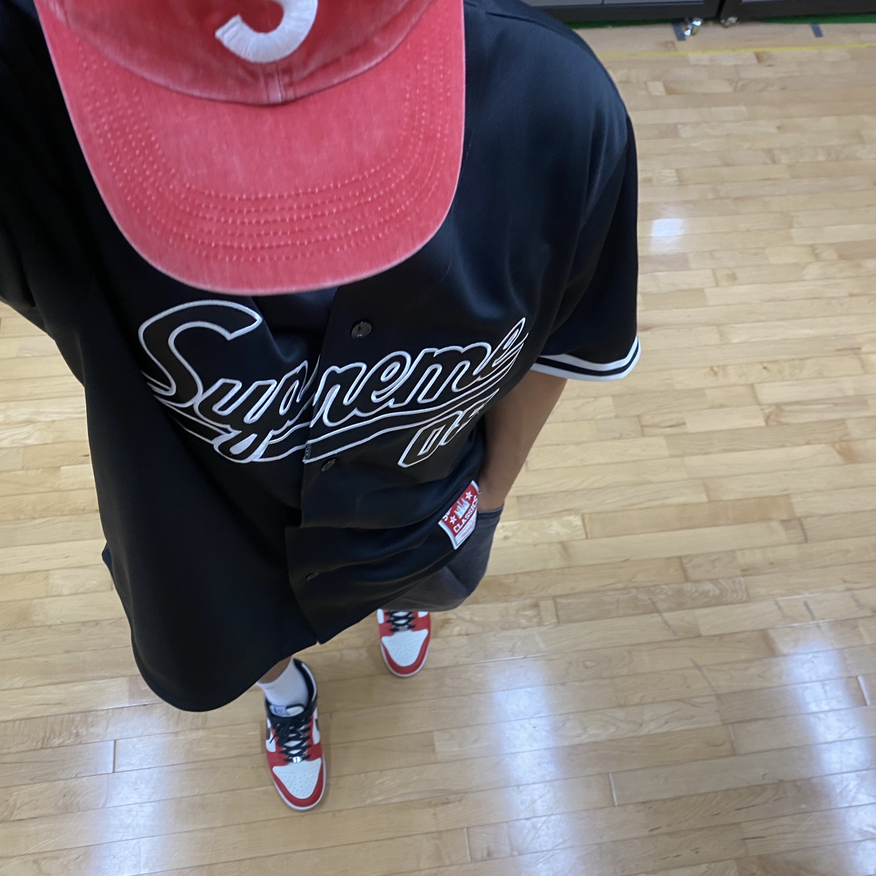 Nike x NBA Dunk Low Retro EMB Black and Chile Red 착용 스타일