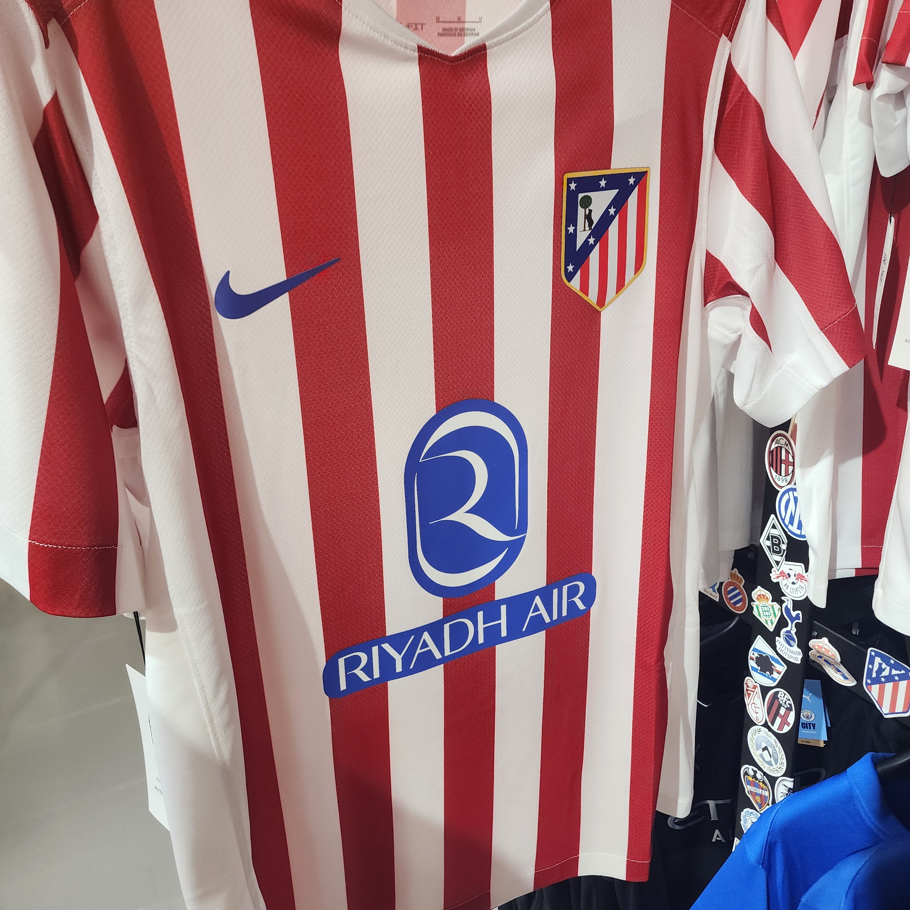 Nike Atletico Madrid 2025/26 Stadium Home Dri-Fit Soccer Replica Jersey Sport Red White (Non Marking Ver.) 착용 스타일