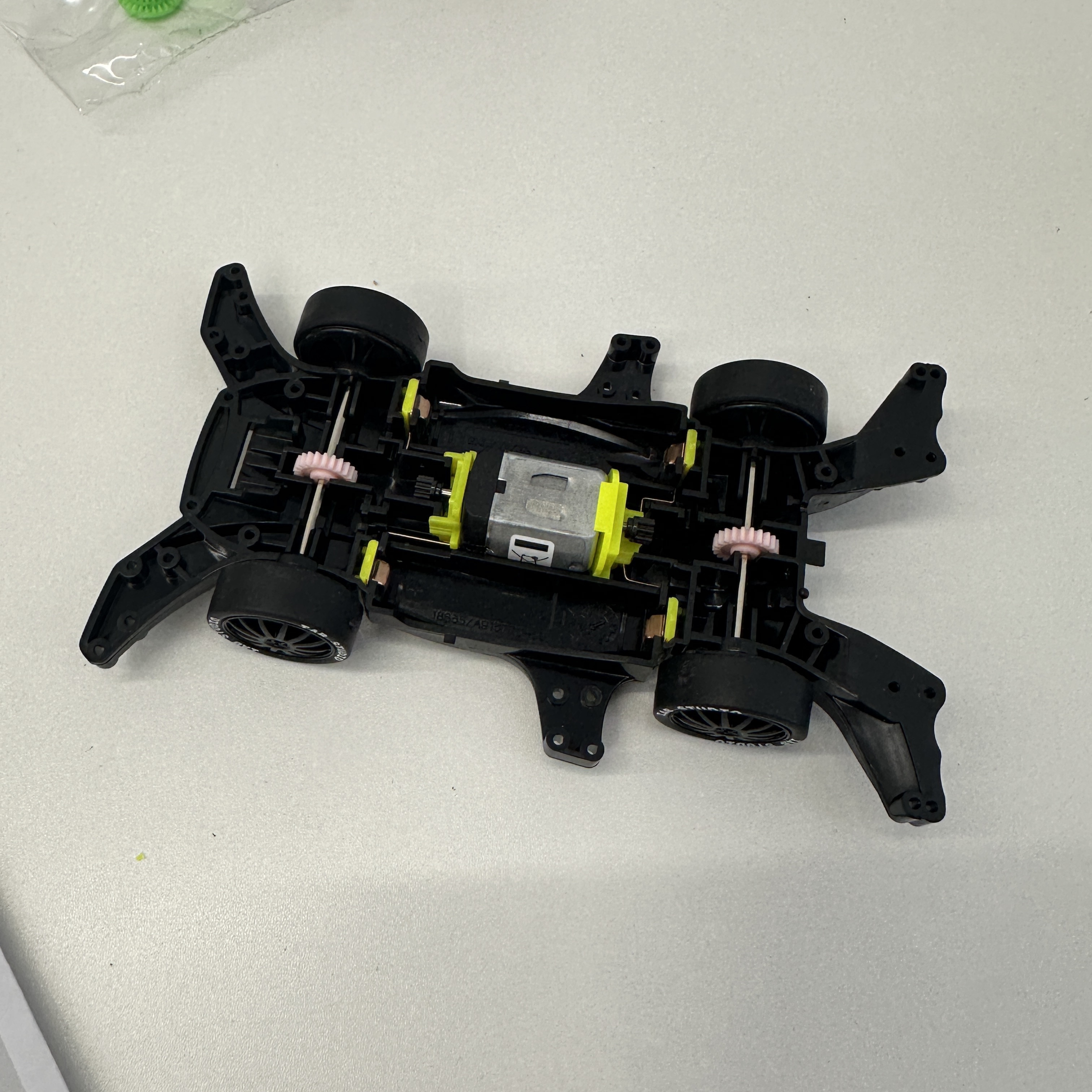 IAB Studio x Tamiya Heat Edge IAB Studio Special Comets Multi (Korean Ver.) 착용 스타일 - 2