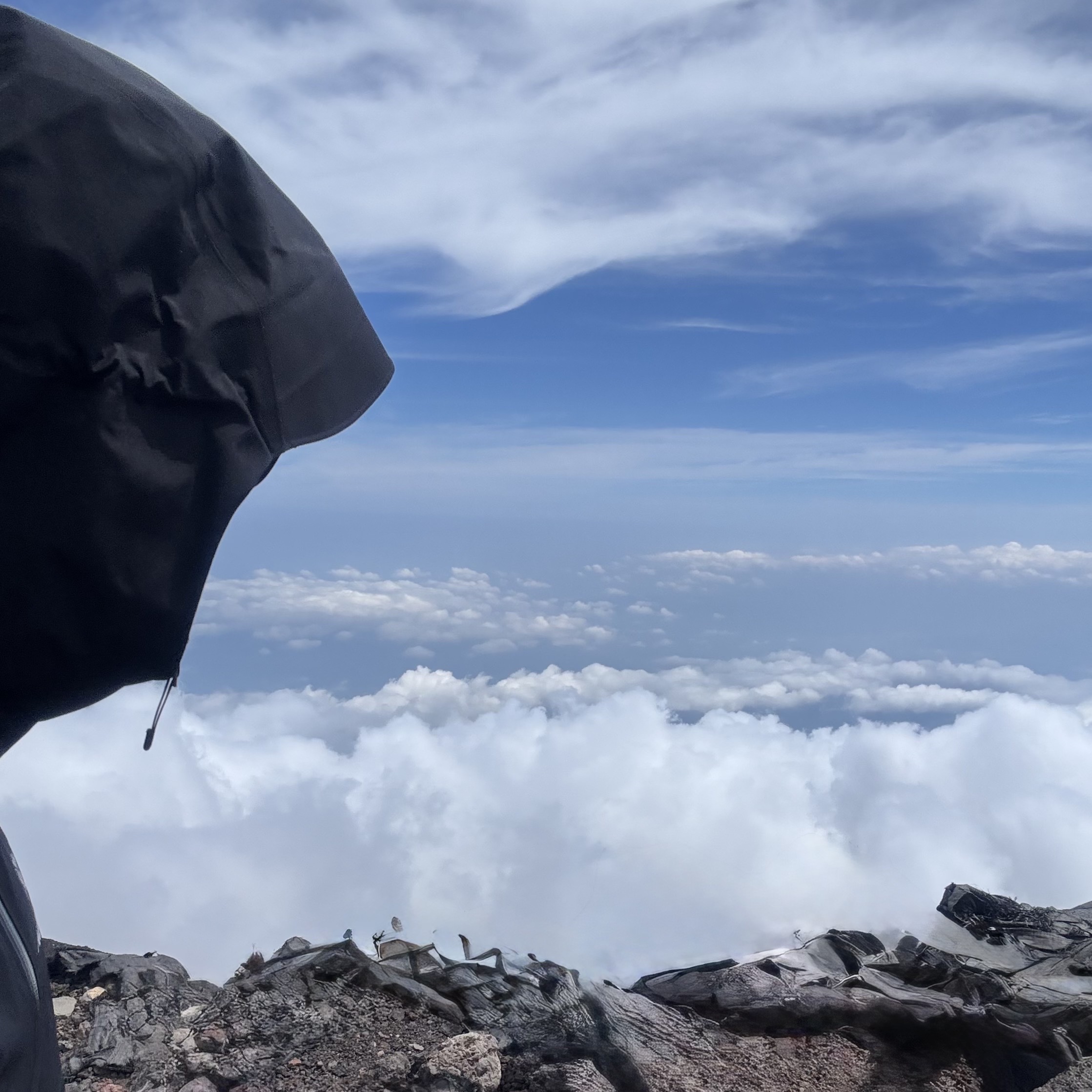 Arc'teryx Beta LT Jacket Black, Salomon XA Pro 3D Black Magnet 착용 스타일 - 2