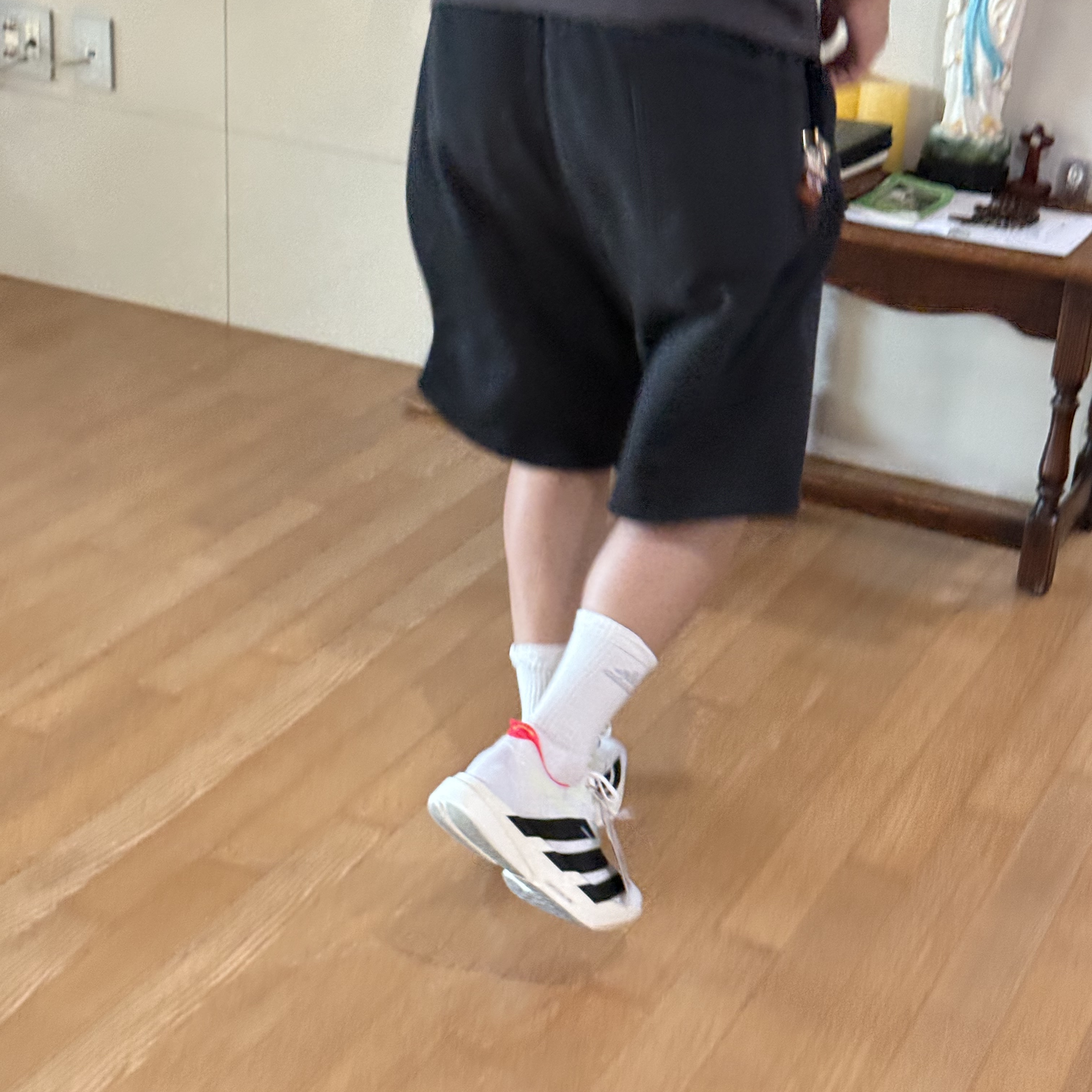 Adidas Adizero Adios Pro 4 Cloud White Core Black 착용 스타일 - 3