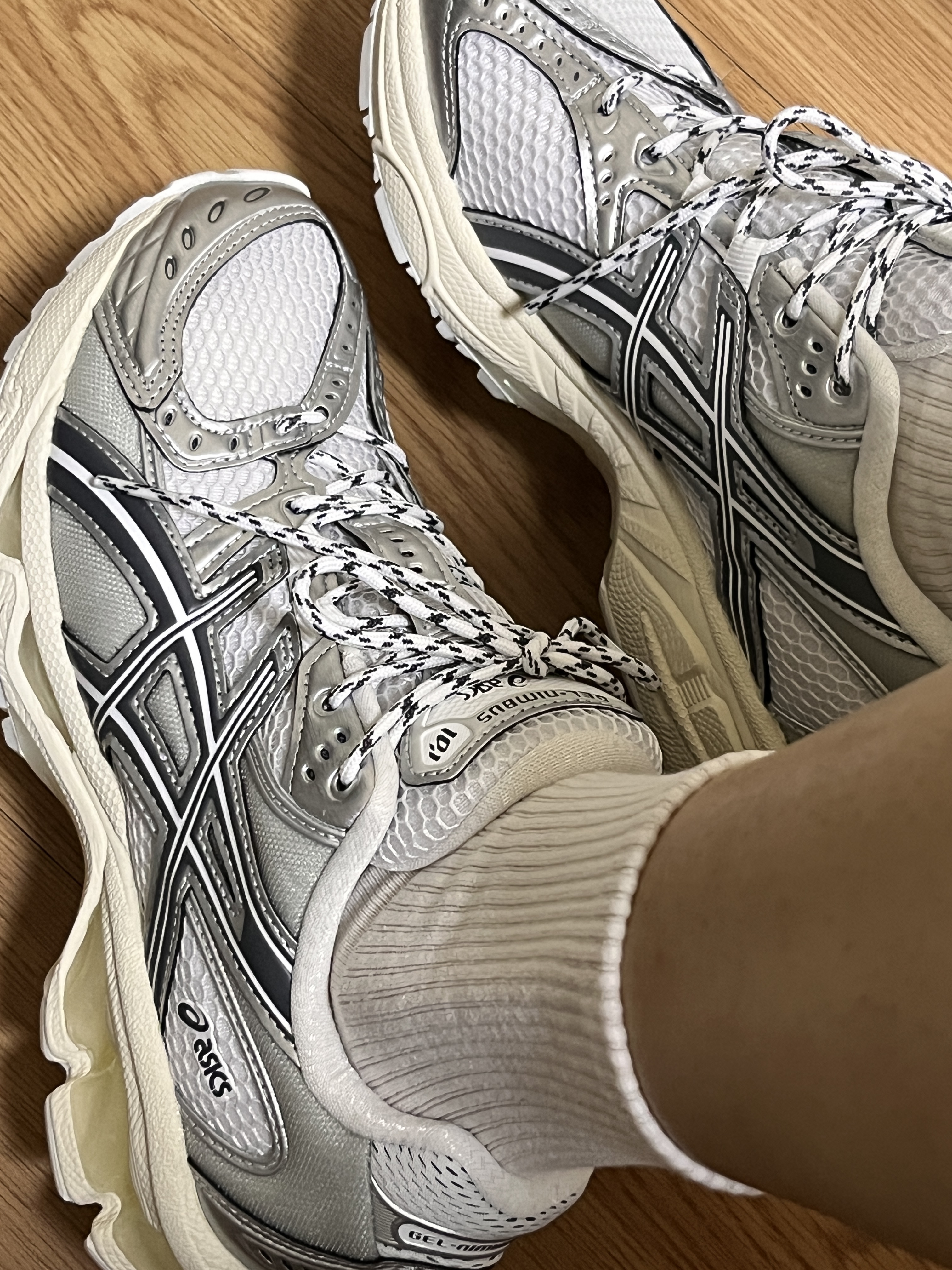 Asics Gel-Nimbus 10.1 White Glacier Grey - Korea Exclusive 착용 스타일 - 2