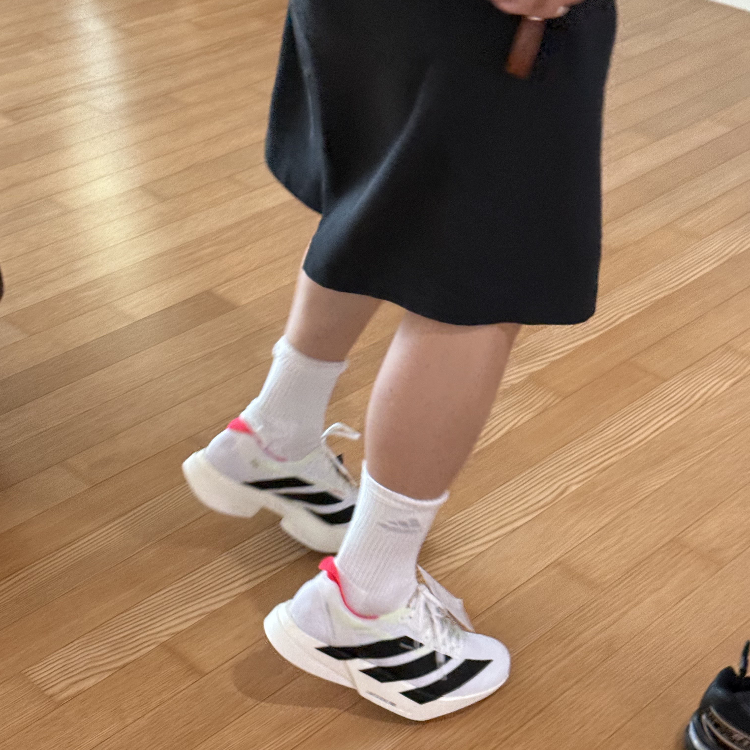 Adidas Adizero Adios Pro 4 Cloud White Core Black 착용 스타일 - 1